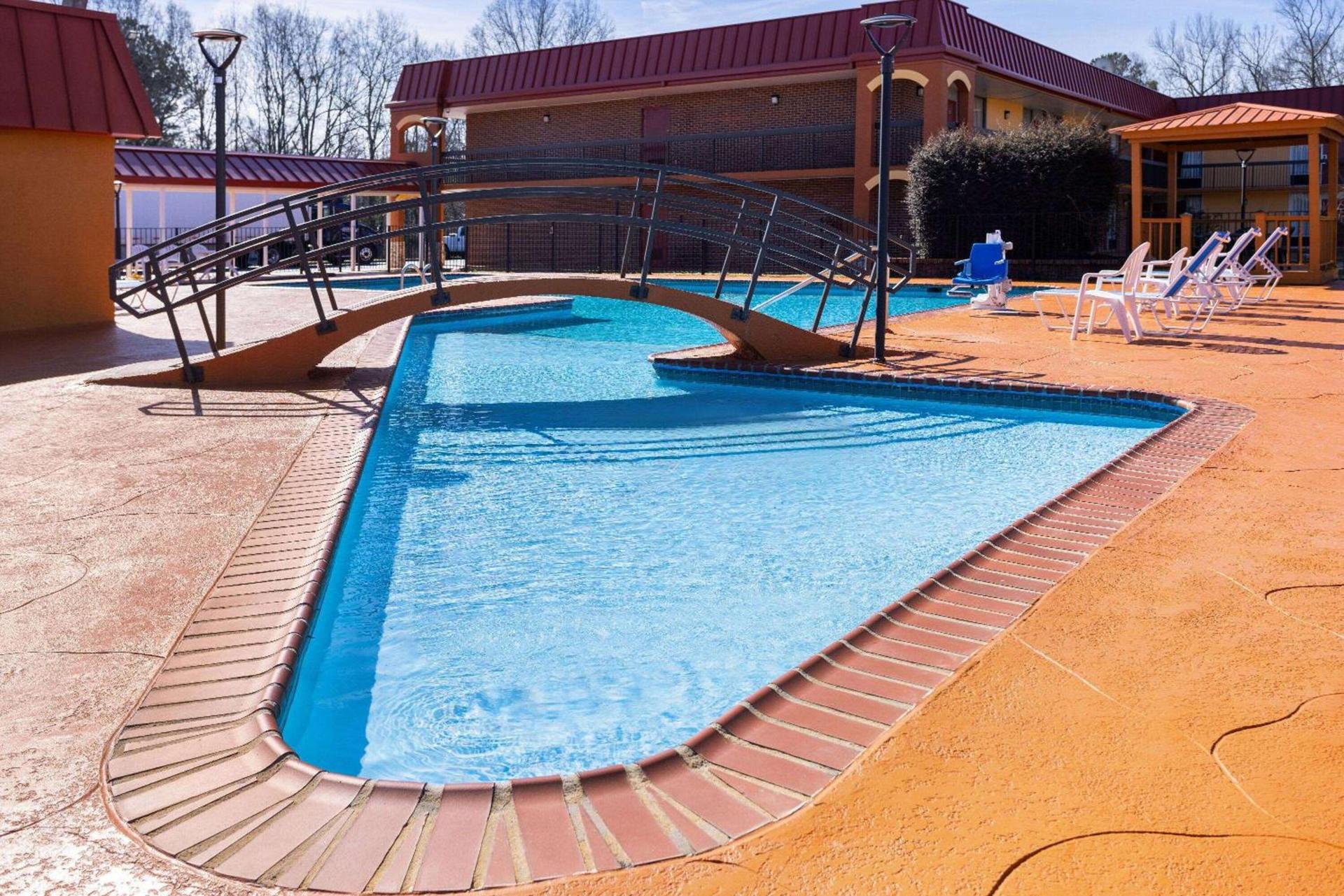 Days Inn by Wyndham Forsyth photo 18