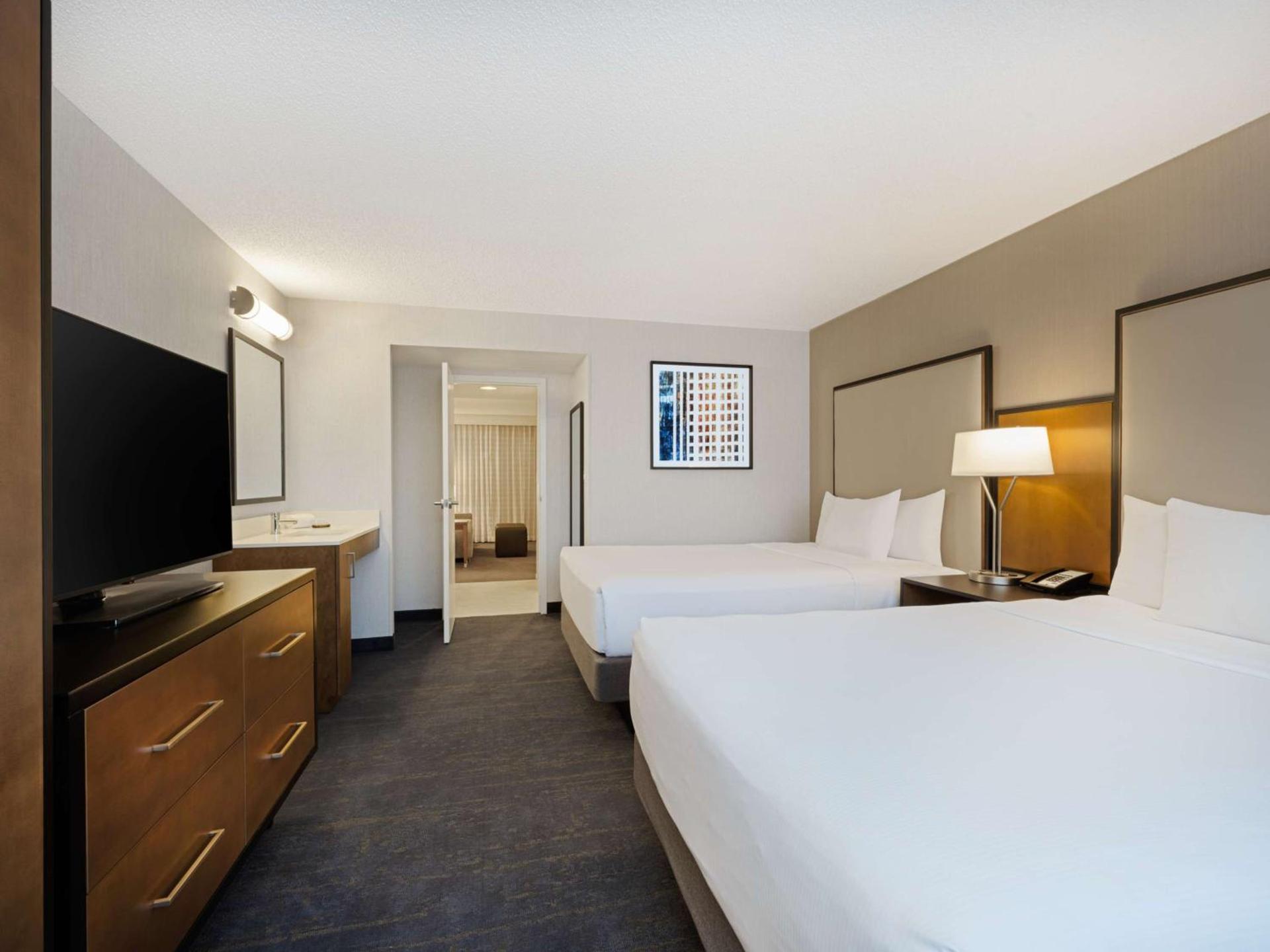 Embassy Suites Chicago - Downtown River North photo 36