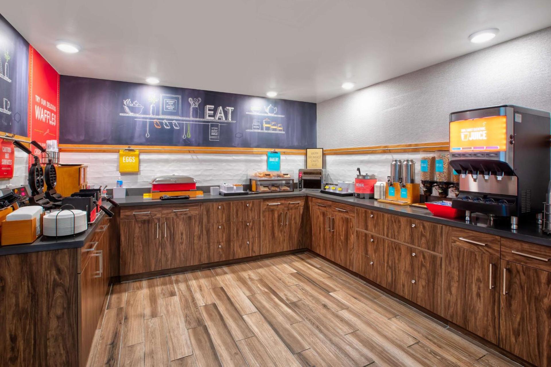 Hampton Inn Daytona/Ormond Beach photo 9