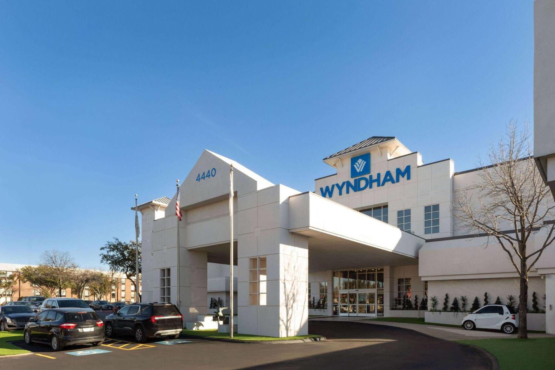 Wyndham DFW Airport — hotel in Irving