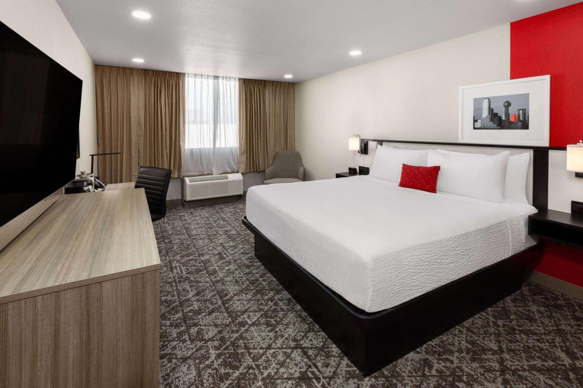 Ramada by Wyndham DFW Airport photo 10