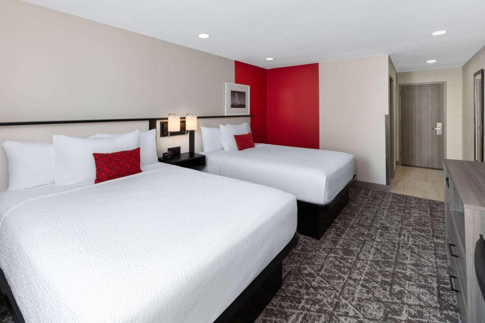 Ramada by Wyndham DFW Airport photo 11