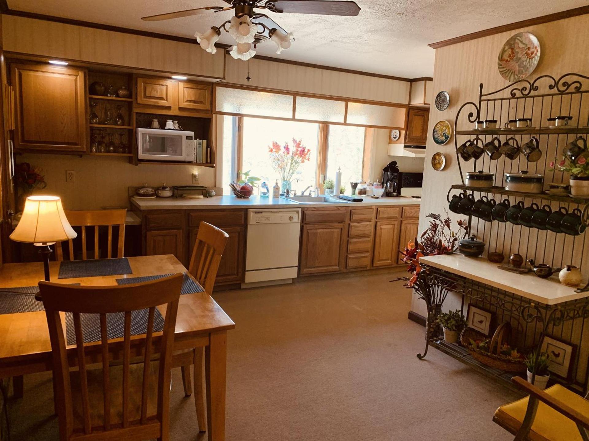 The Iris Garden Downtown Cottages and Suites photo 16