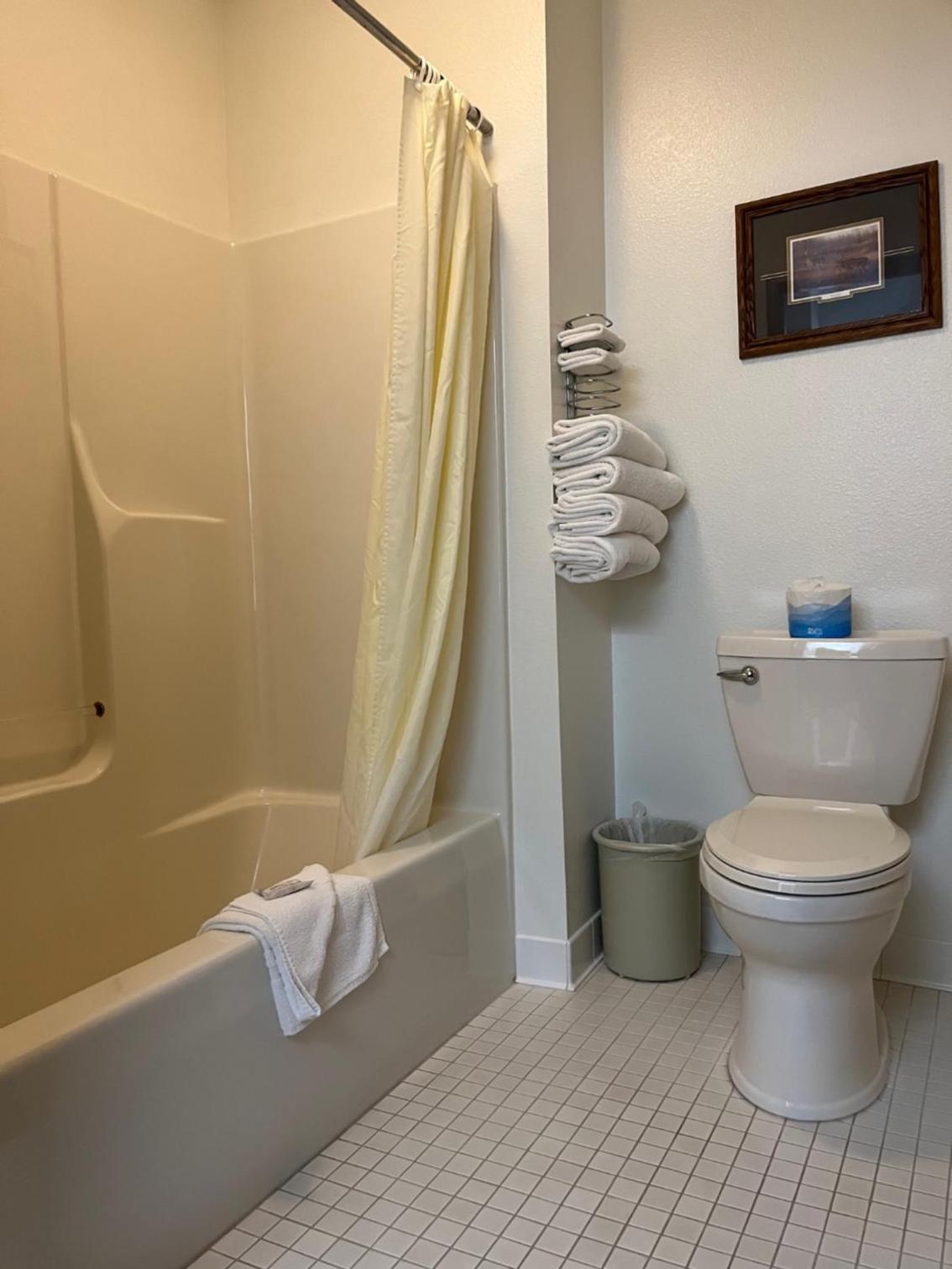 Boulder Bear Motor Lodge photo 38