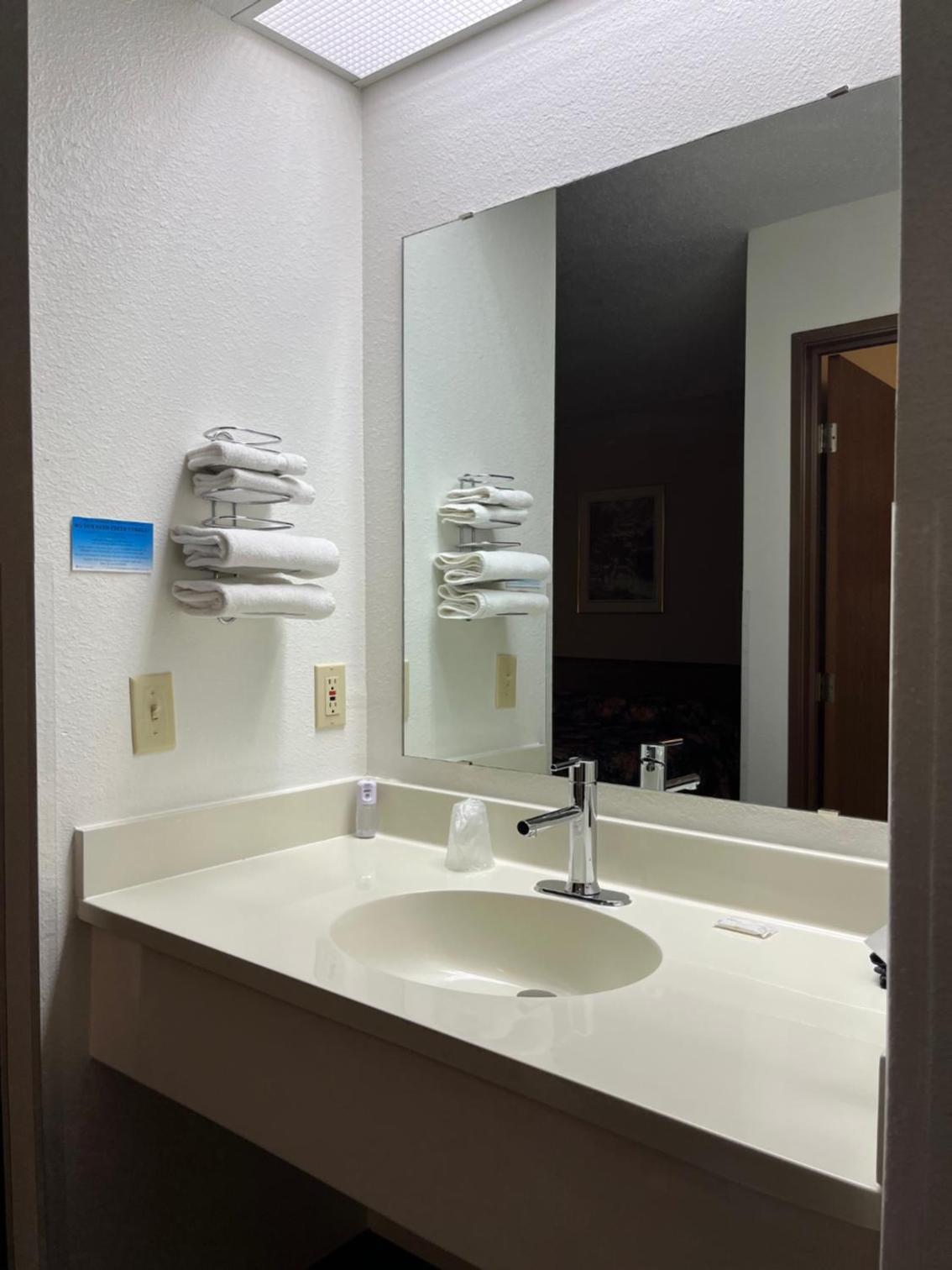 Boulder Bear Motor Lodge photo 37