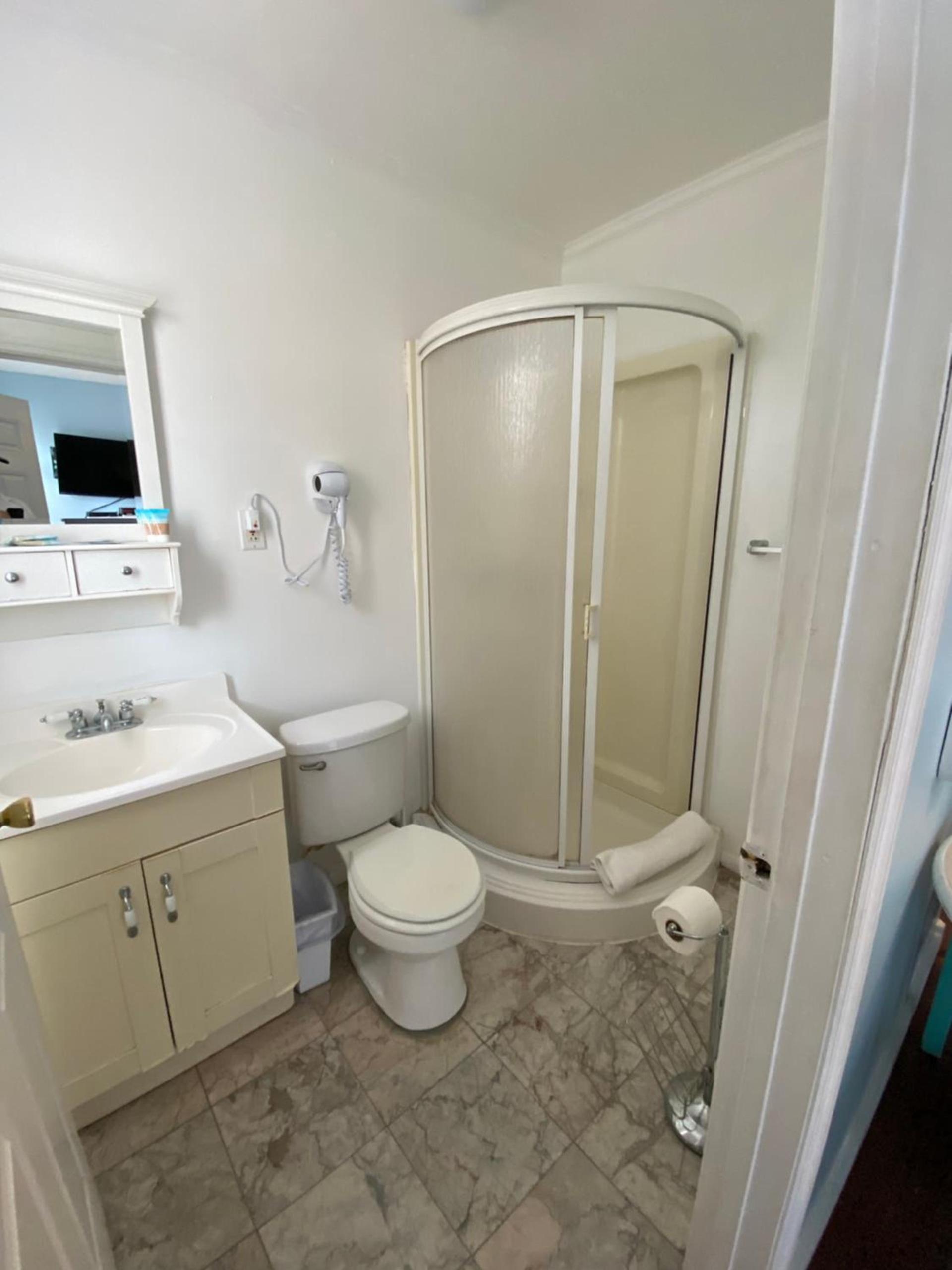 St Maurice Beach Inn photo 21