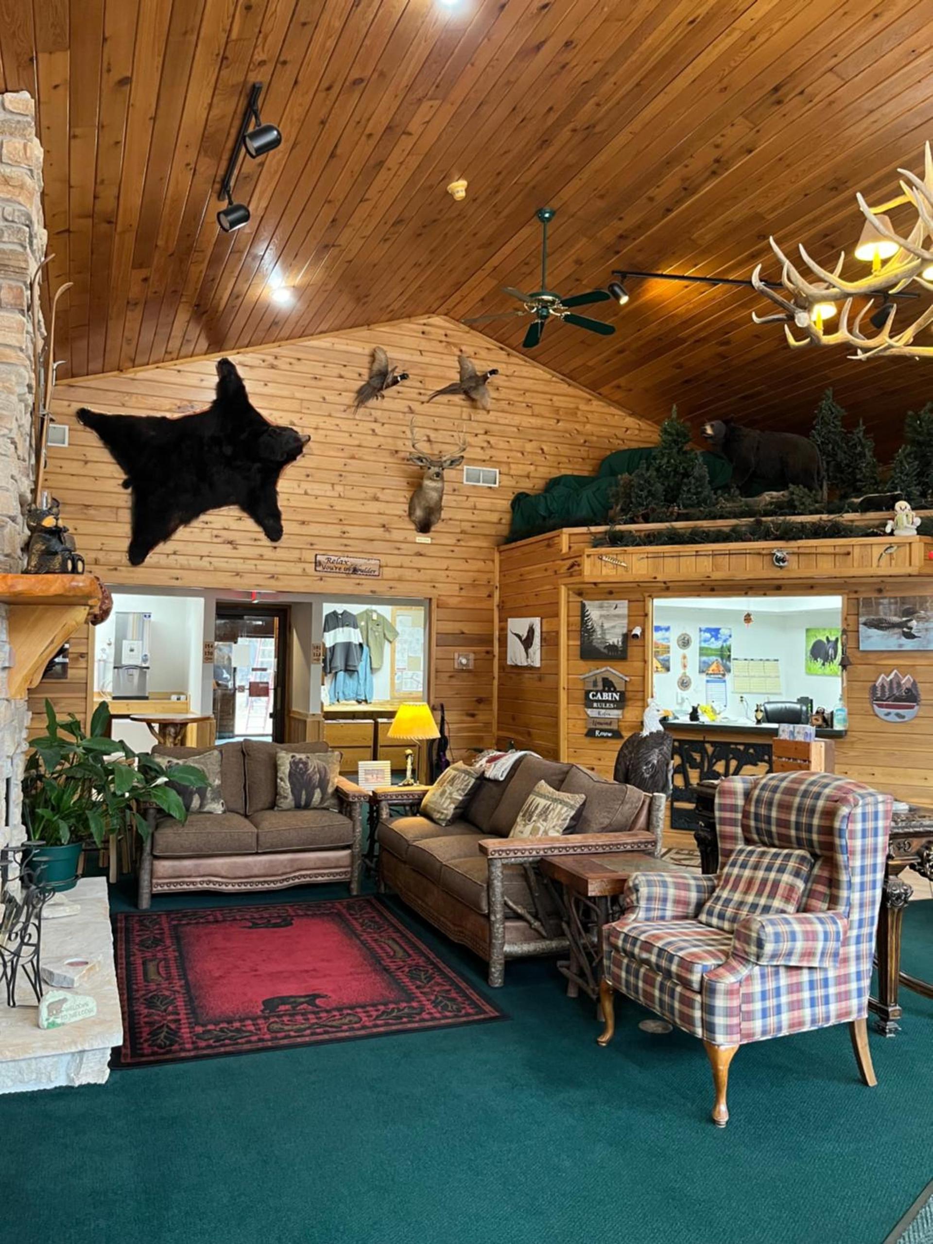 Boulder Bear Motor Lodge photo 56