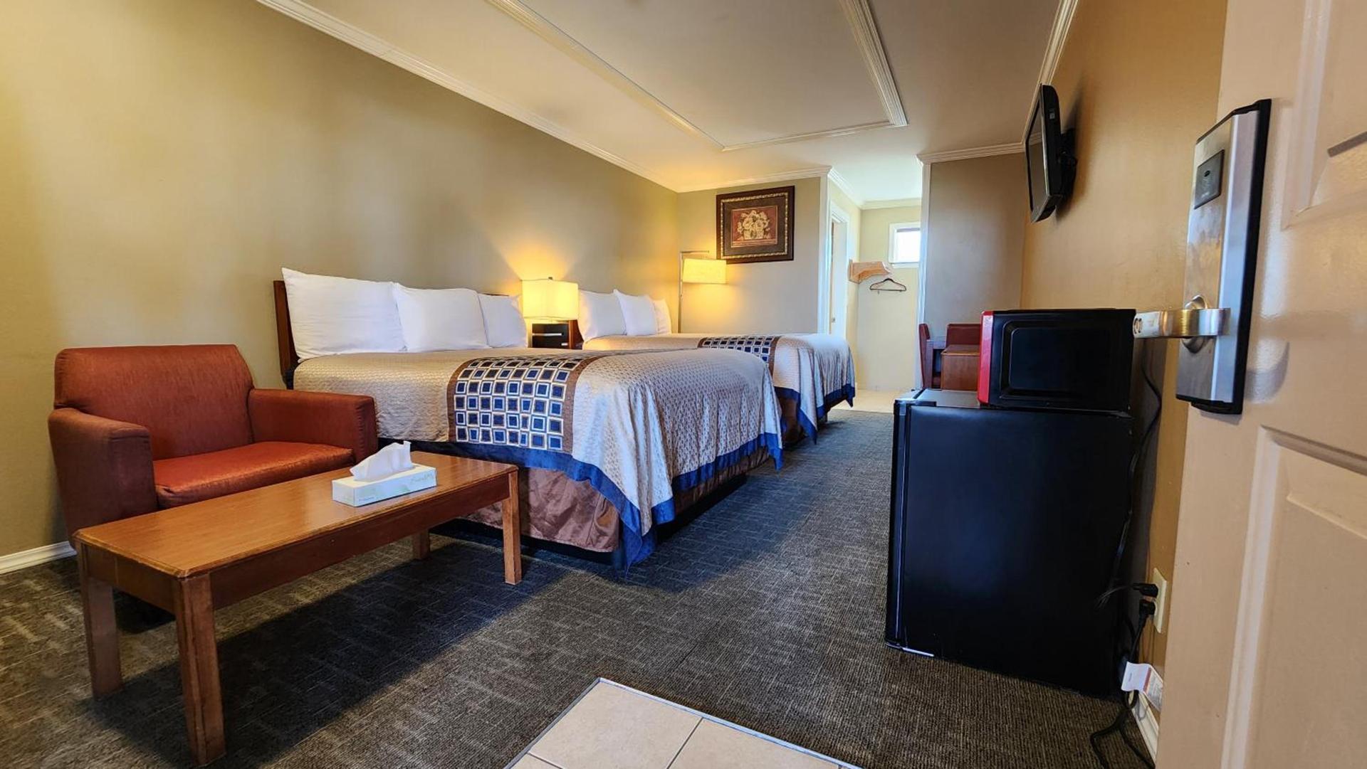 Welcome Everett Inn photo 13
