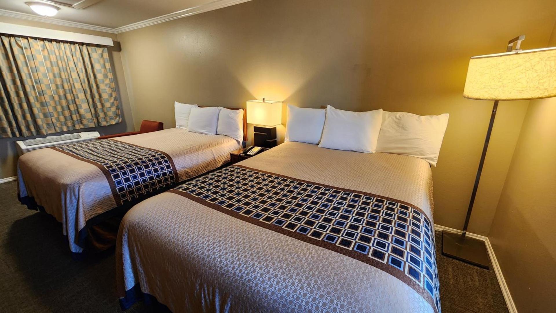 Welcome Everett Inn photo 14