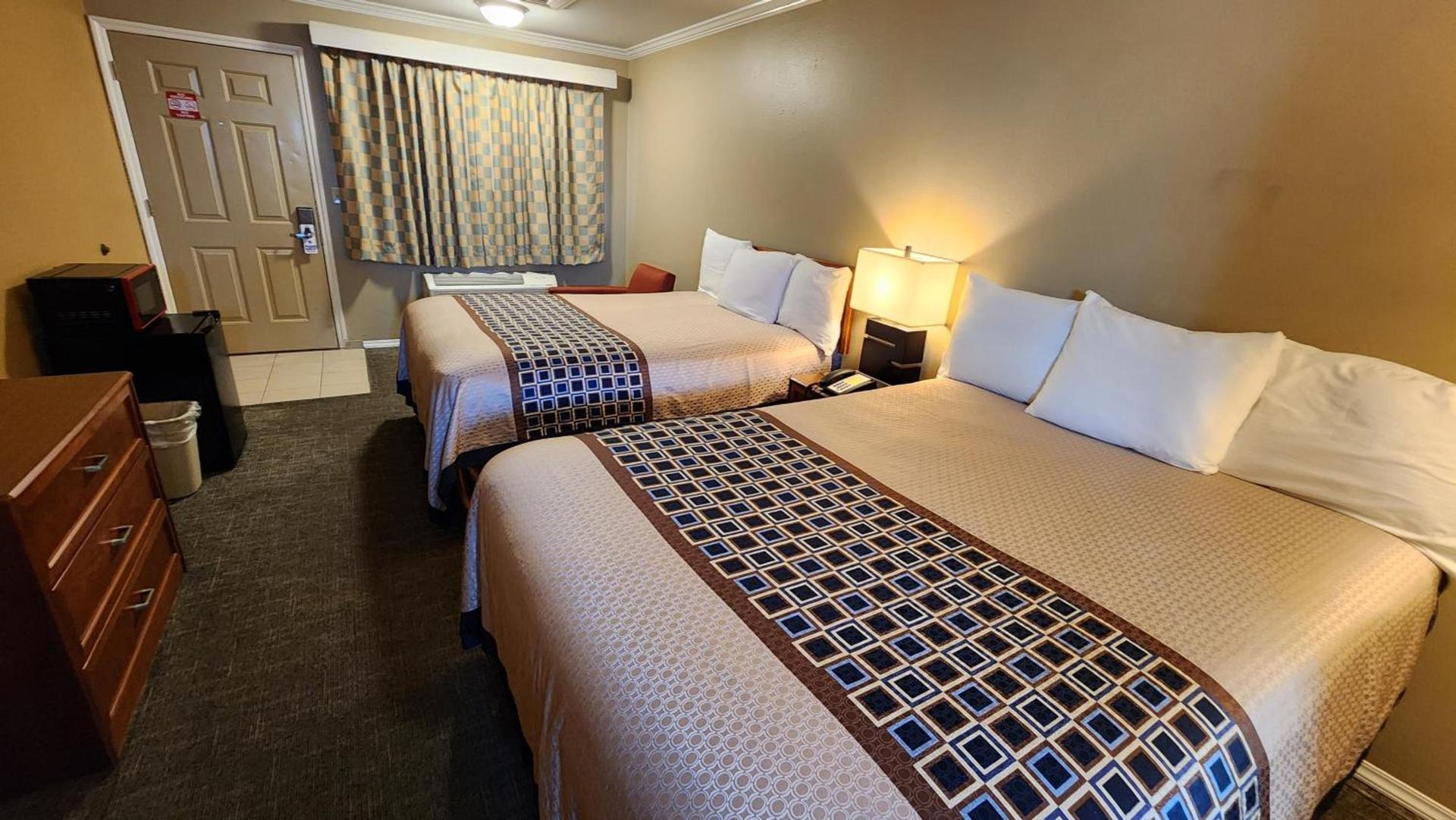 Welcome Everett Inn photo 16