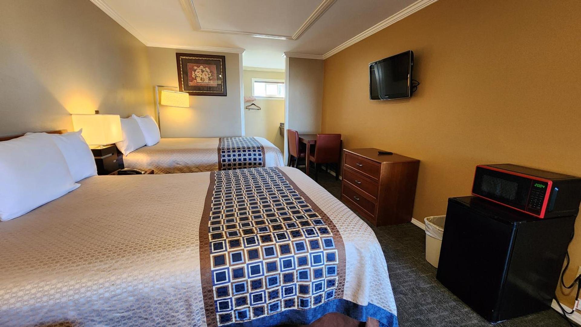 Welcome Everett Inn photo 18