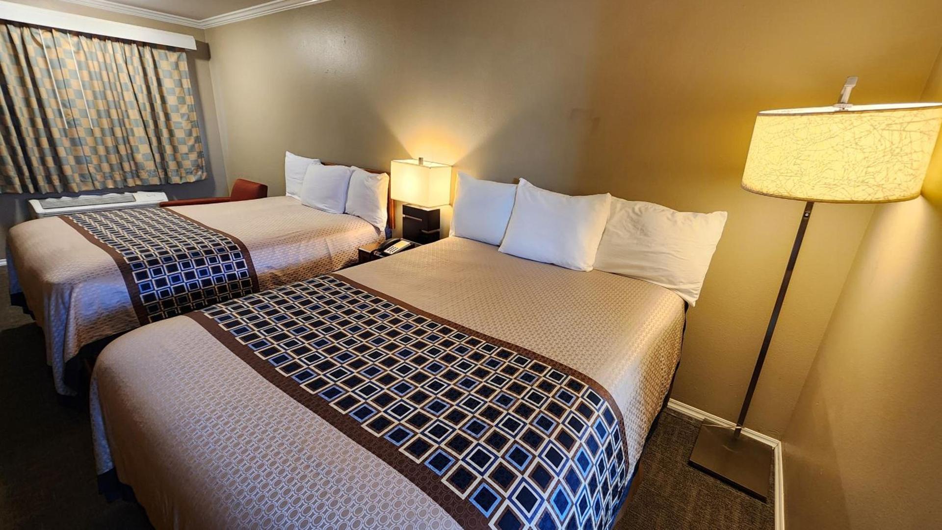 Welcome Everett Inn photo 20