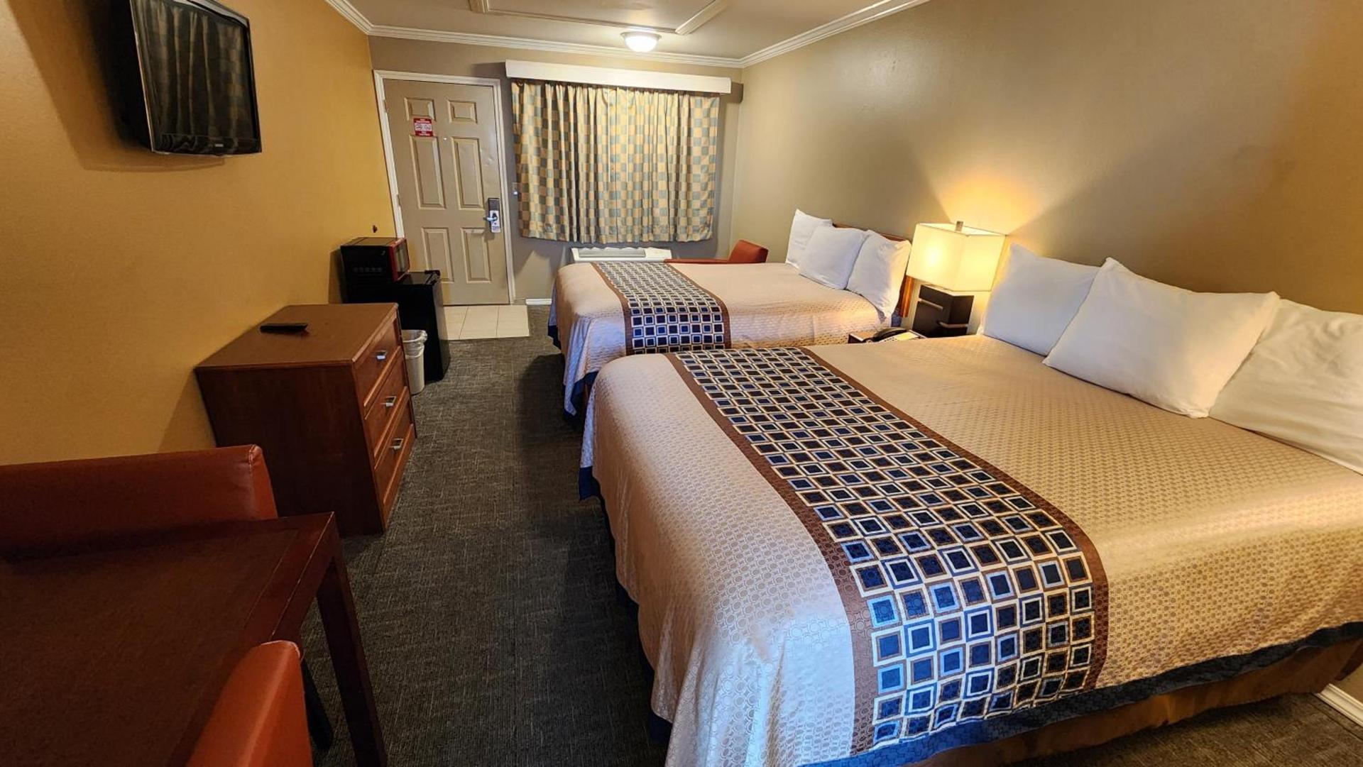 Welcome Everett Inn photo 19
