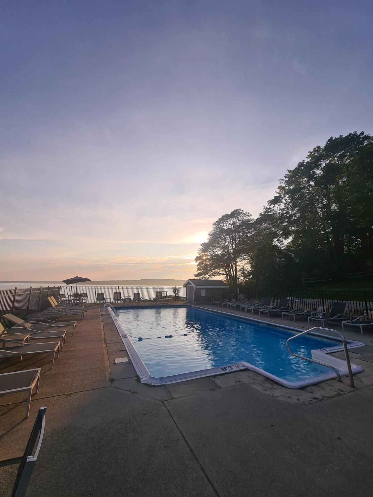 Smuggler's Cove Inn photo 6