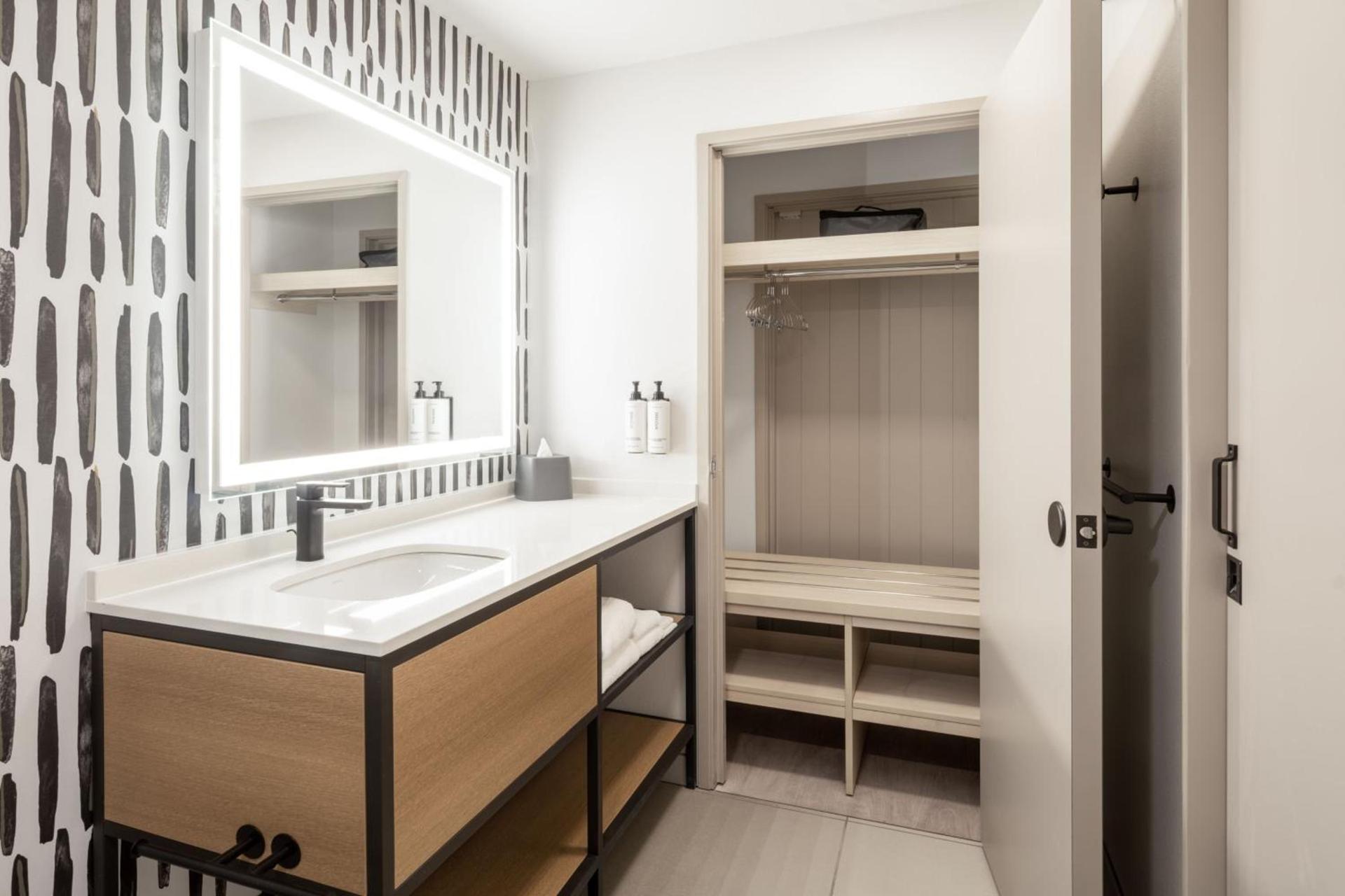 Atwell Suites Austin Airport by IHG photo 85