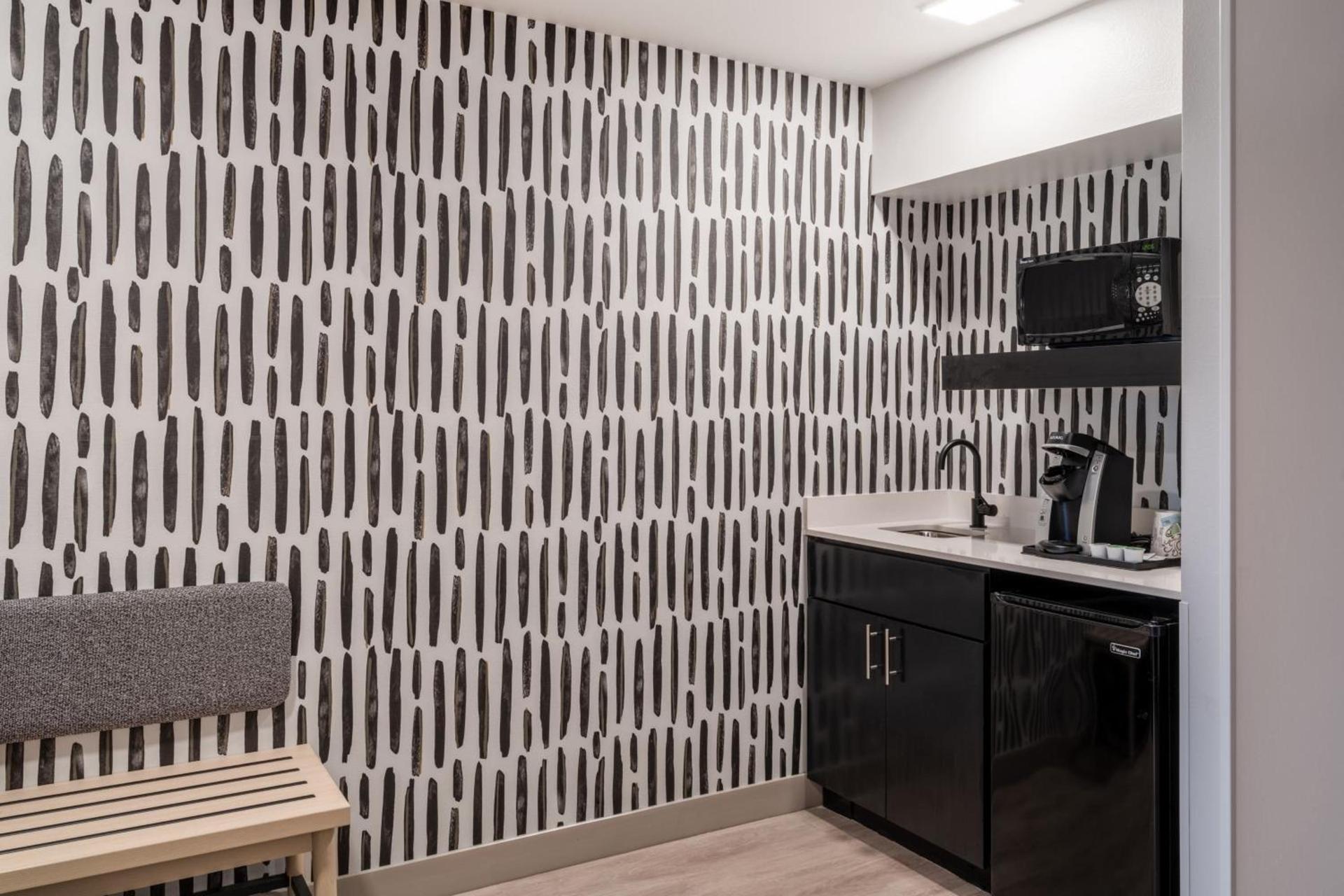 Atwell Suites Austin Airport by IHG photo 93