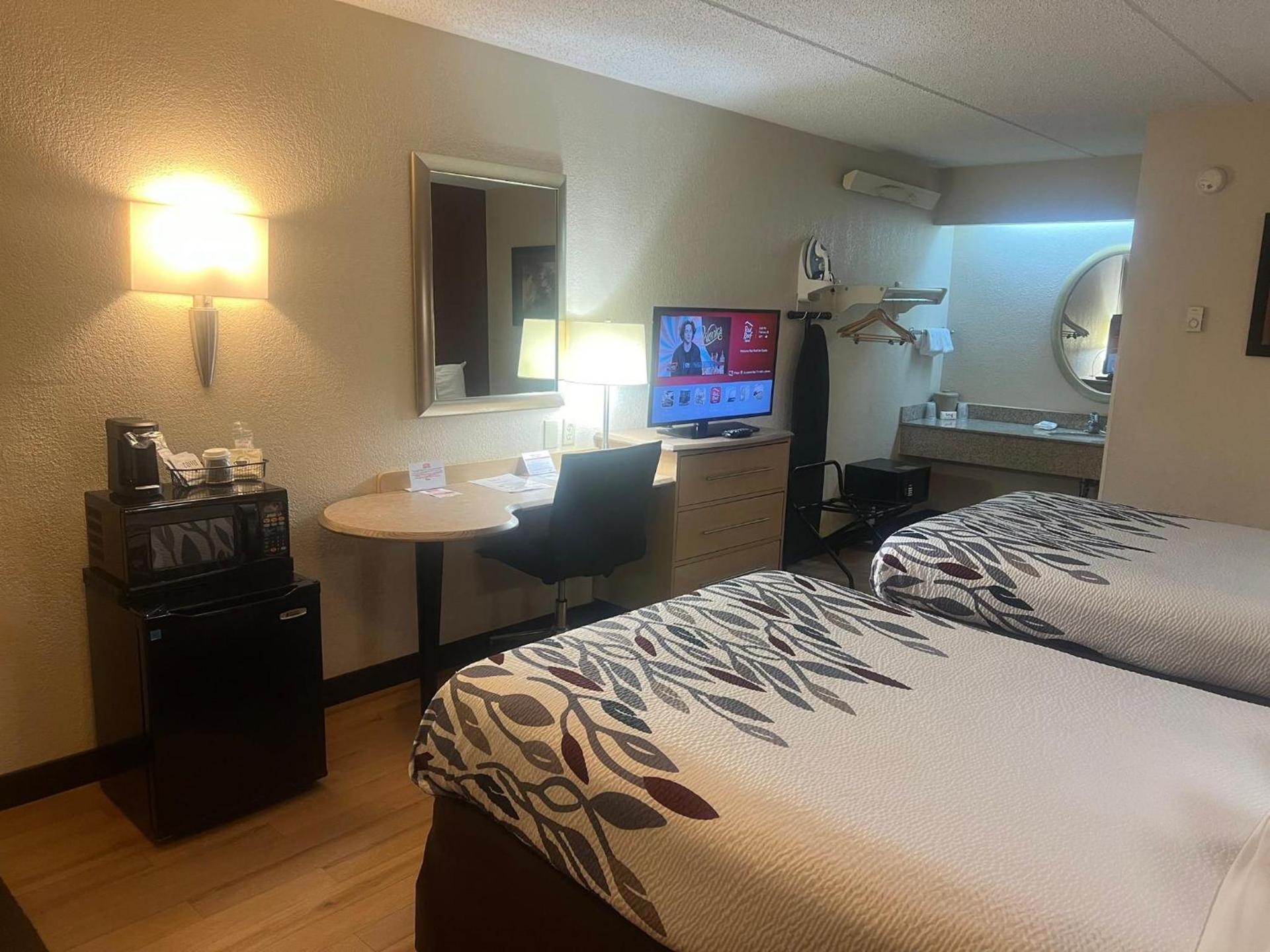 Red Roof Inn Buffalo - Niagara Airport photo 12