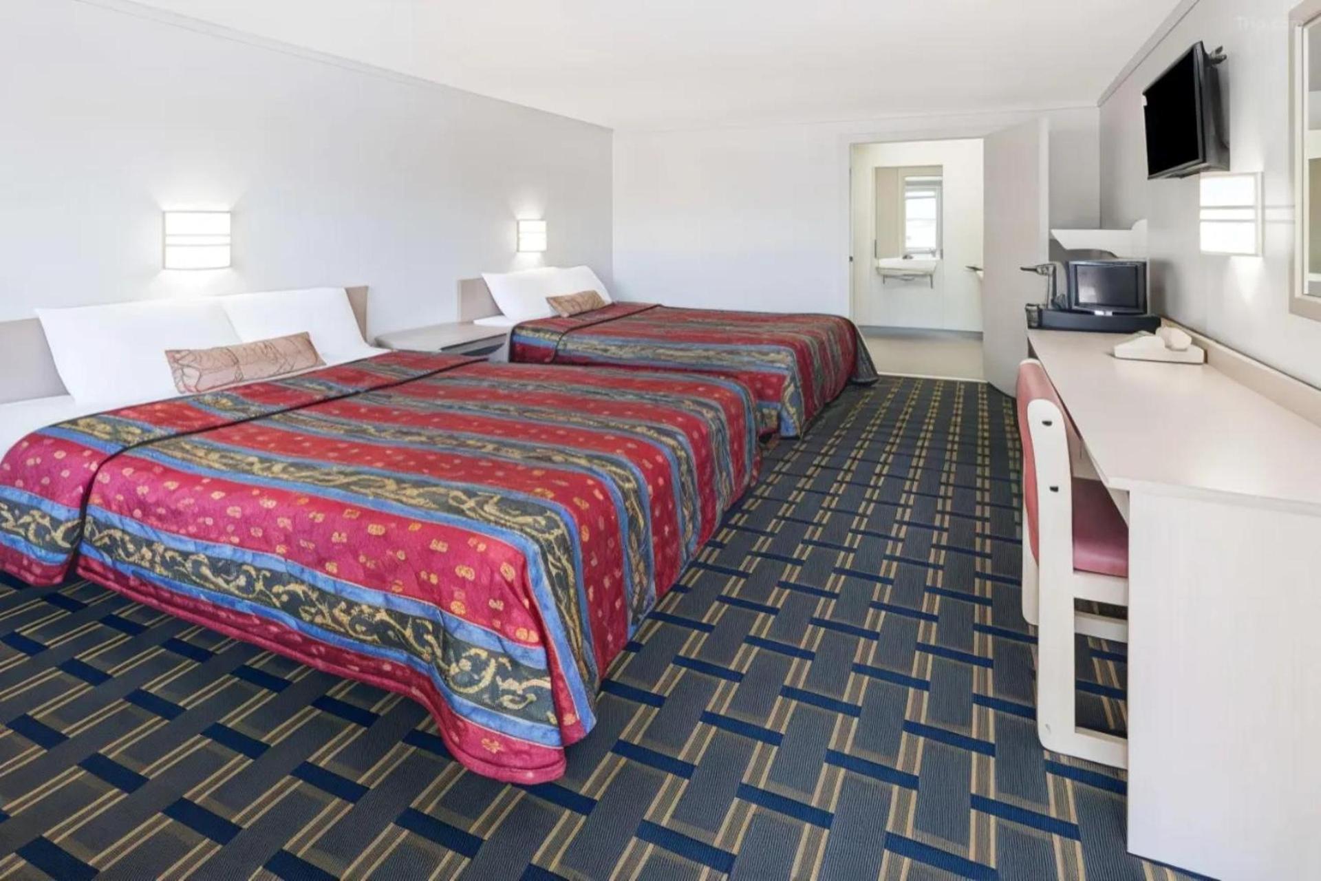 Hilliard Motor Lodge photo 9
