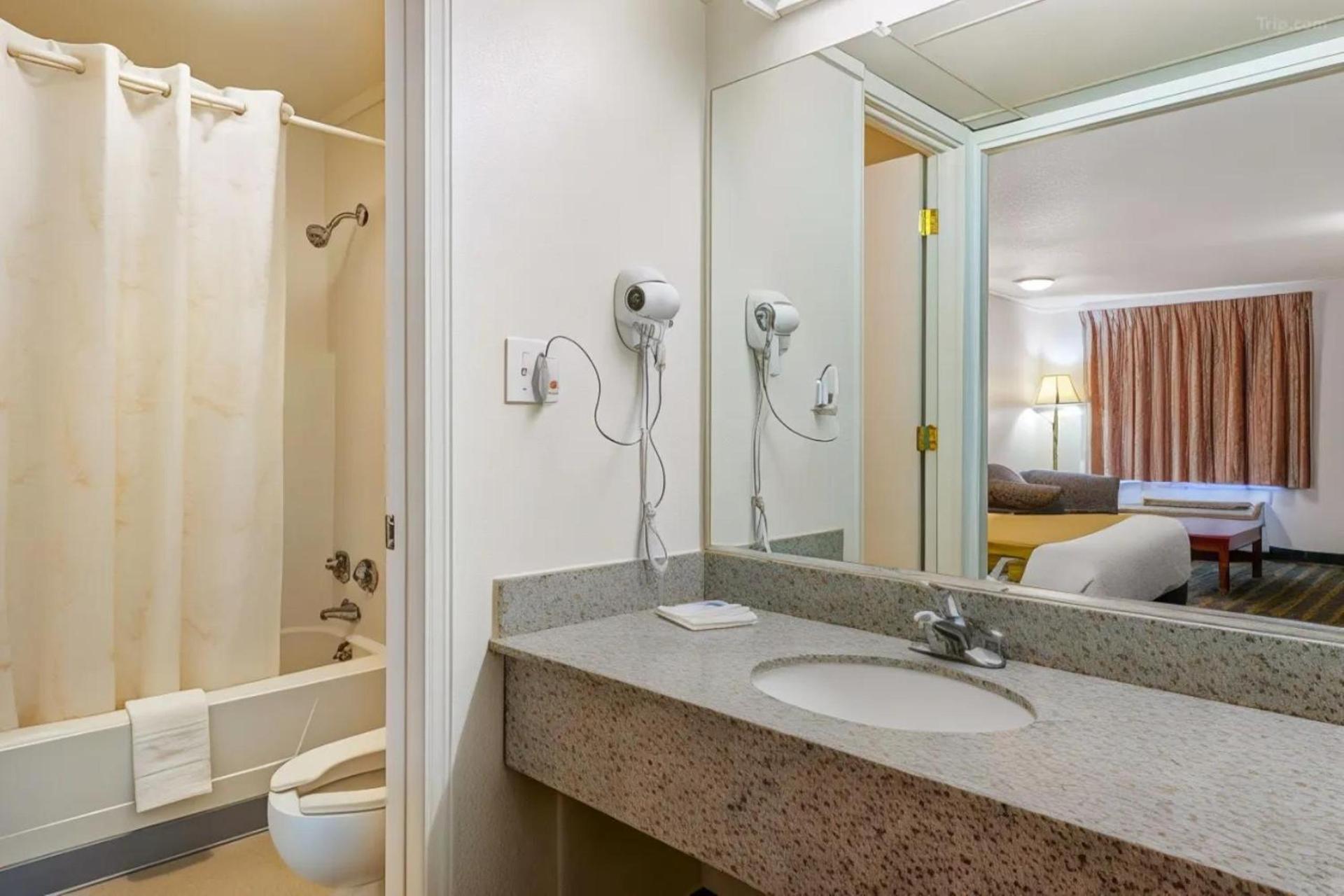 Hilliard Motor Lodge photo 10
