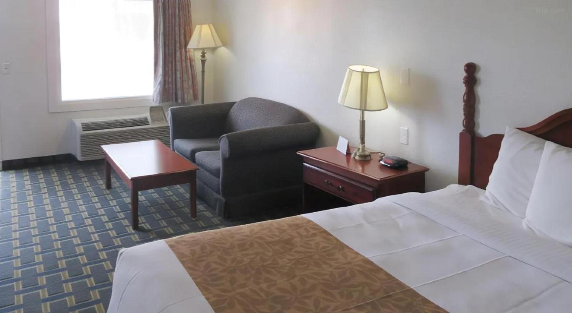 Hilliard Motor Lodge photo 13