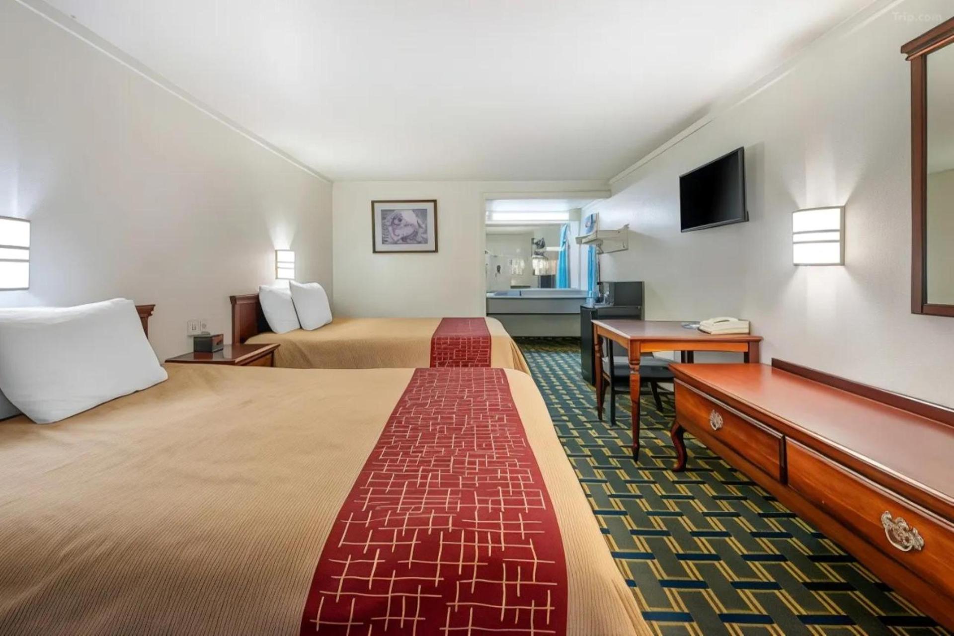 Hilliard Motor Lodge photo 15