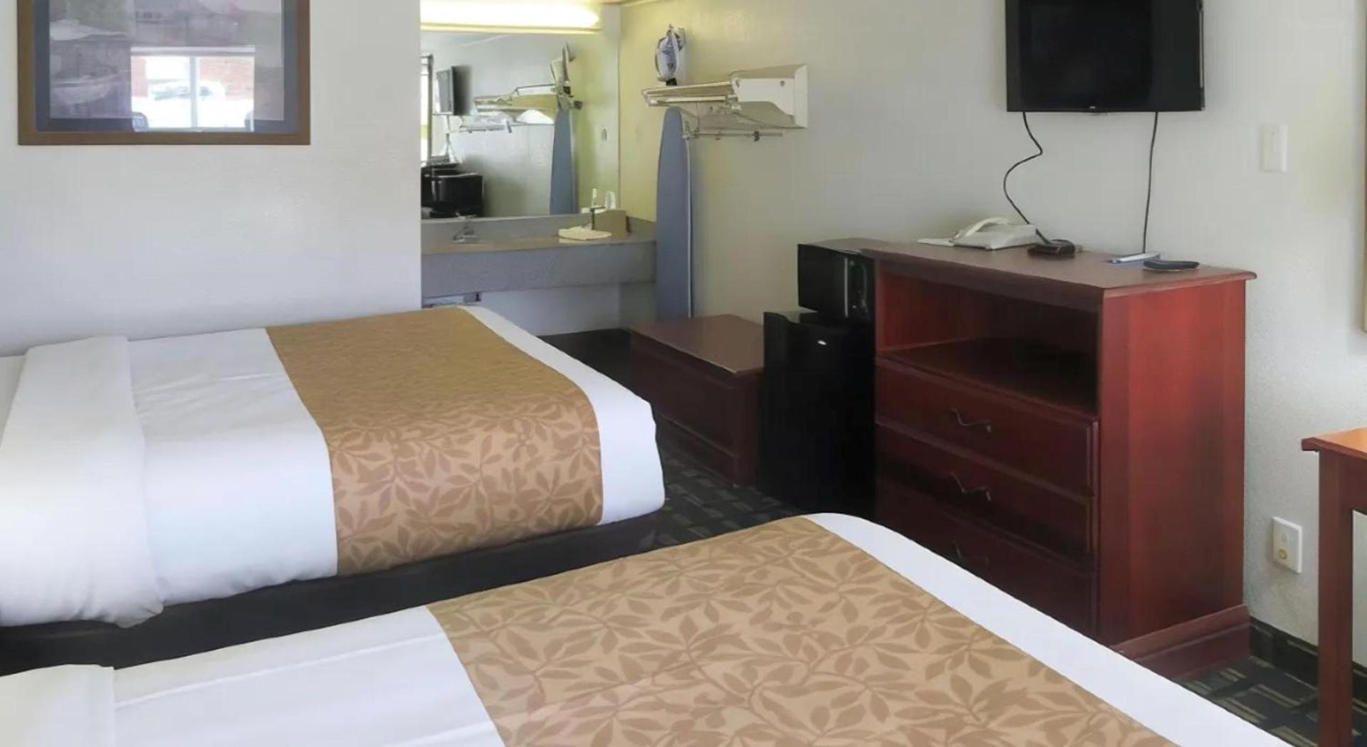 Hilliard Motor Lodge photo 16