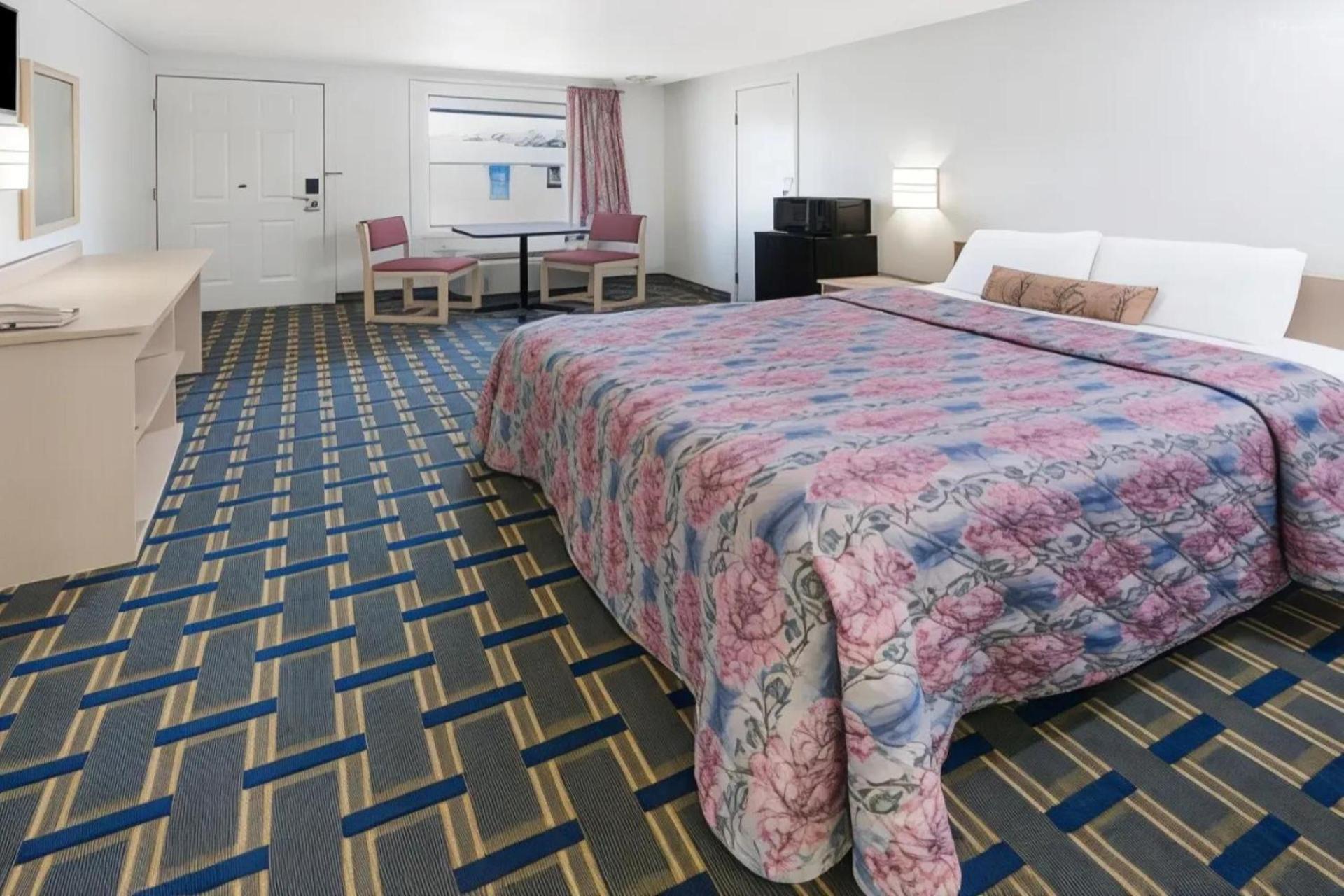 Hilliard Motor Lodge photo 12
