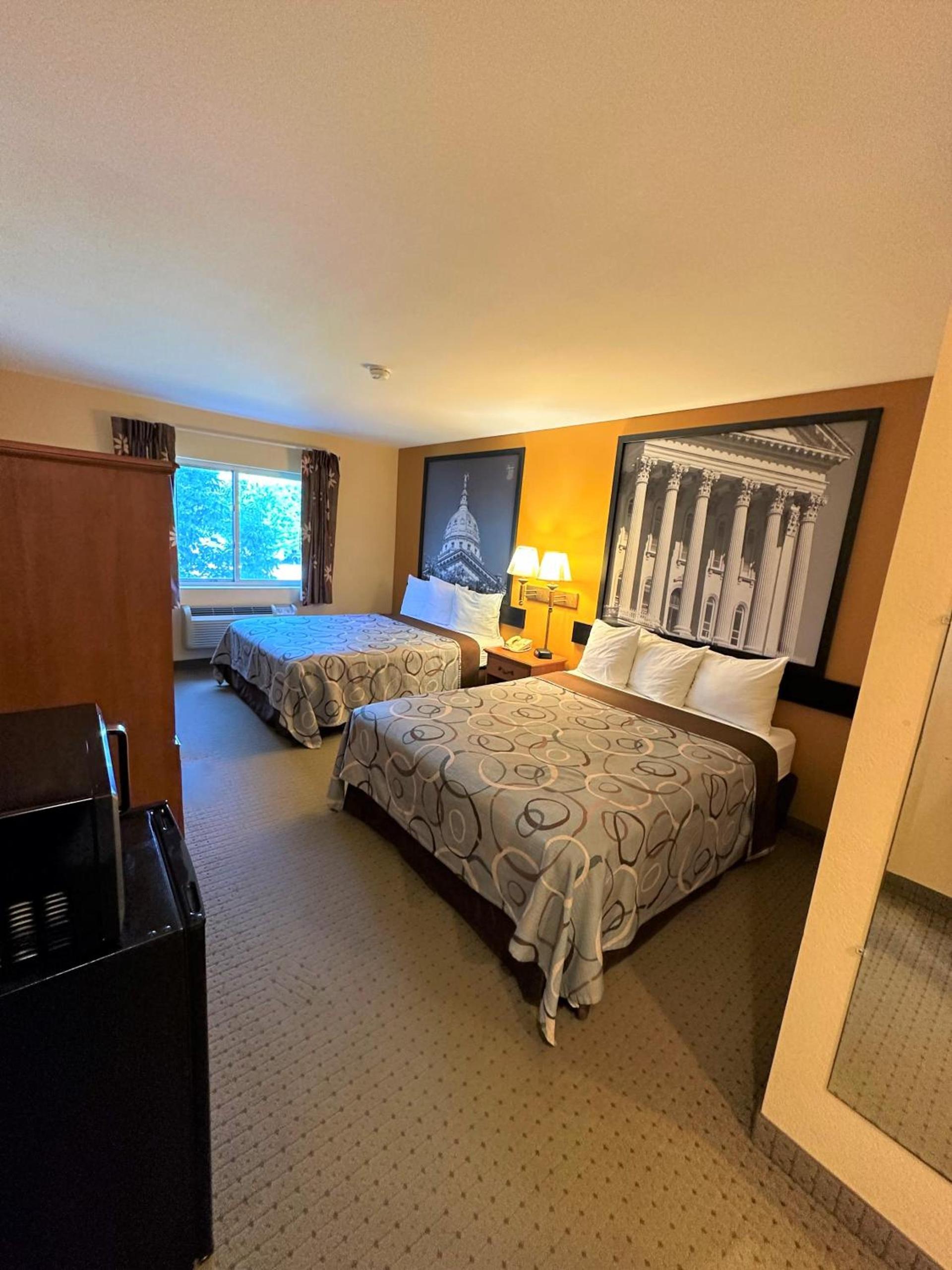 Super 8 by Wyndham Topeka at Forbes Landing photo 32