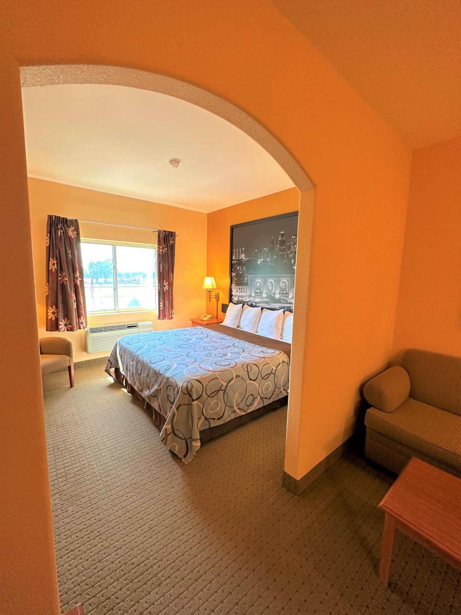 Super 8 by Wyndham Topeka at Forbes Landing photo 31