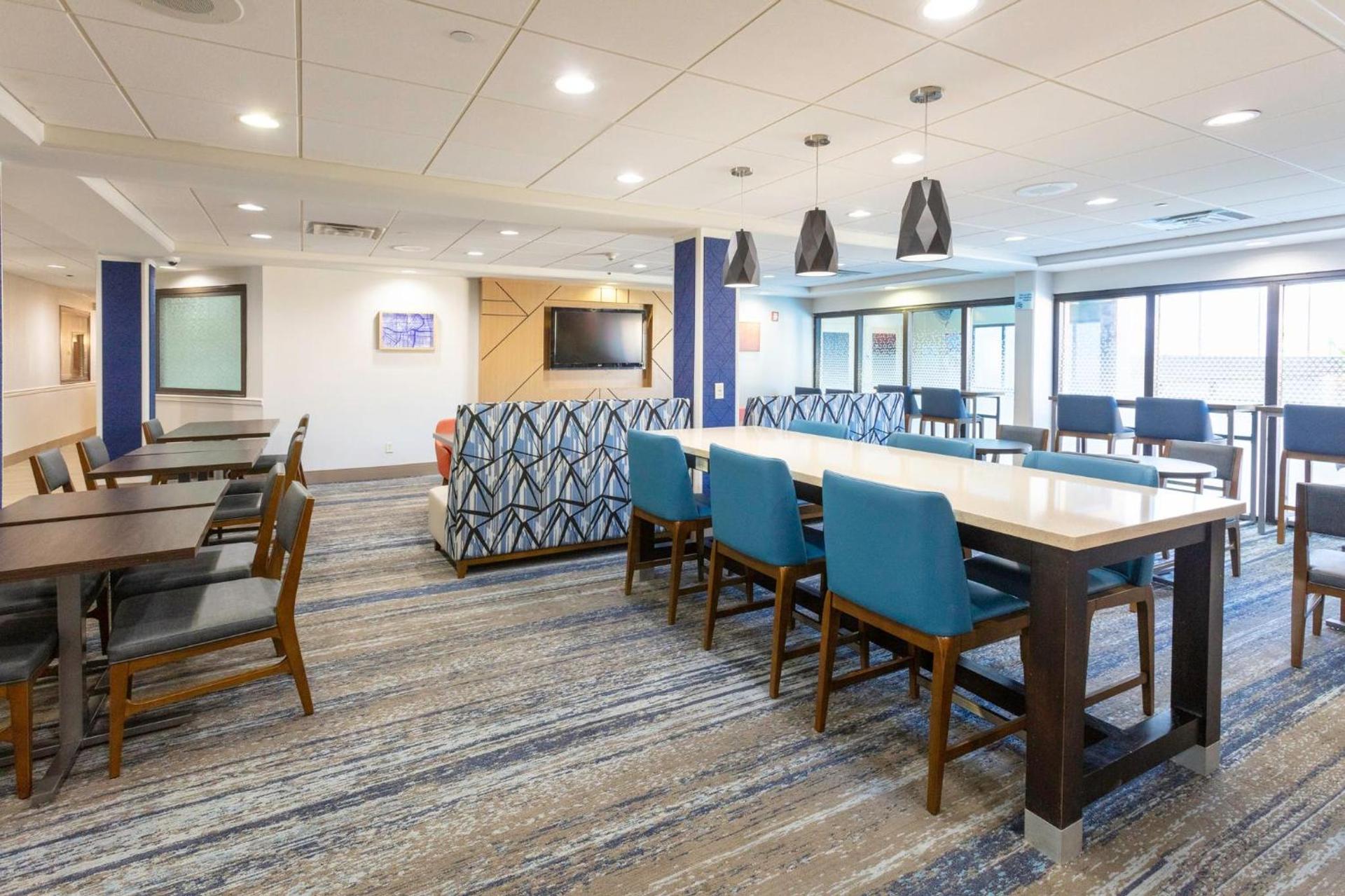 Holiday Inn Express Hotel & Suites Jacksonville Airport by IHG photo 33