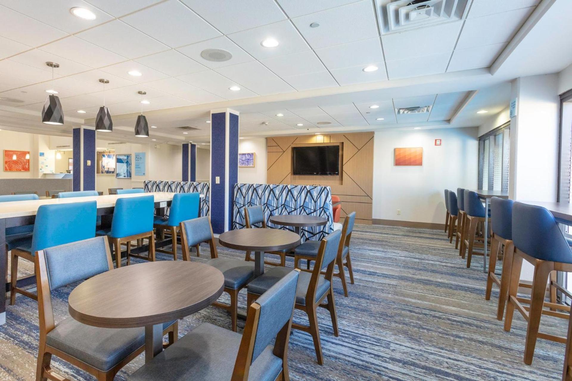 Holiday Inn Express Hotel & Suites Jacksonville Airport by IHG photo 34