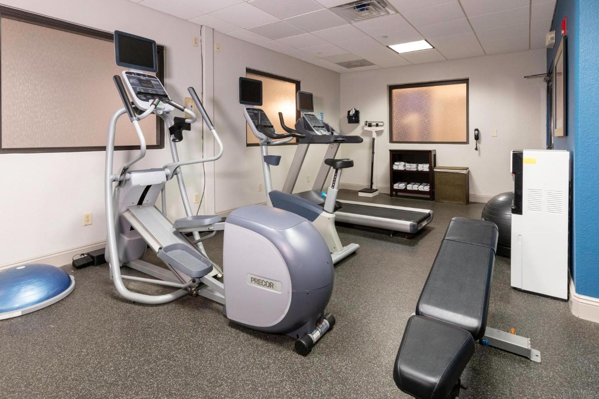 Holiday Inn Express Hotel & Suites Jacksonville Airport by IHG photo 36