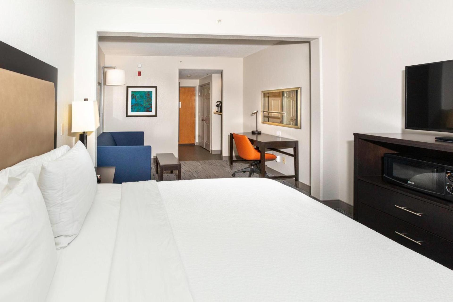 Holiday Inn Express Hotel & Suites Jacksonville Airport by IHG photo 47