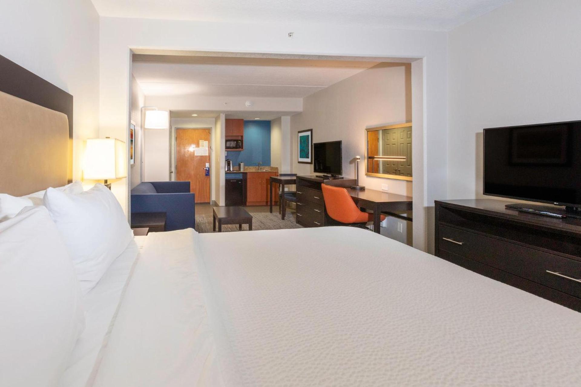 Holiday Inn Express Hotel & Suites Jacksonville Airport by IHG photo 56