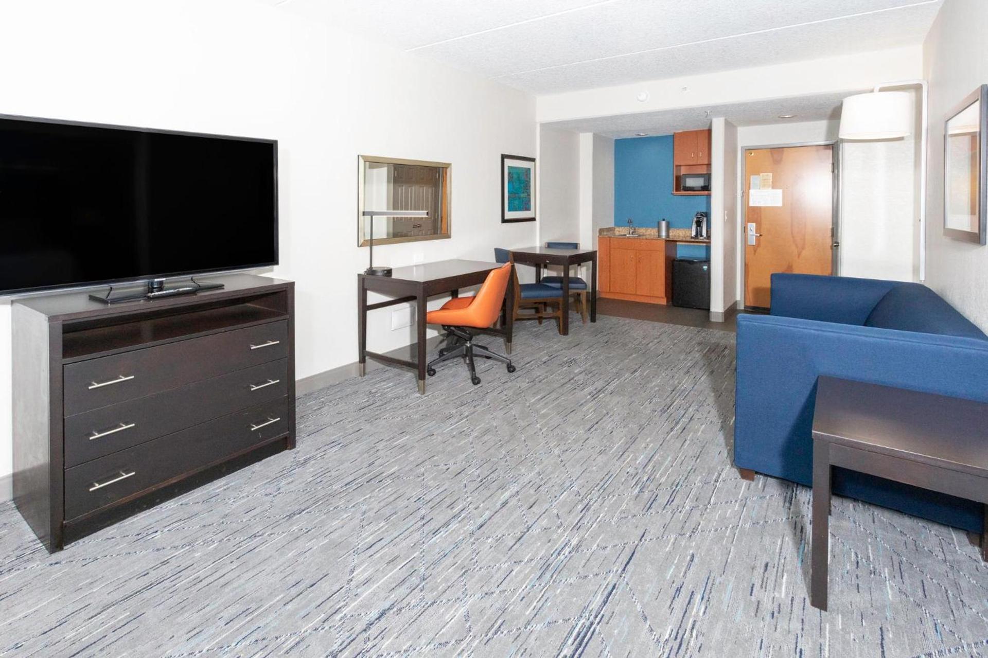 Holiday Inn Express Hotel & Suites Jacksonville Airport by IHG photo 54