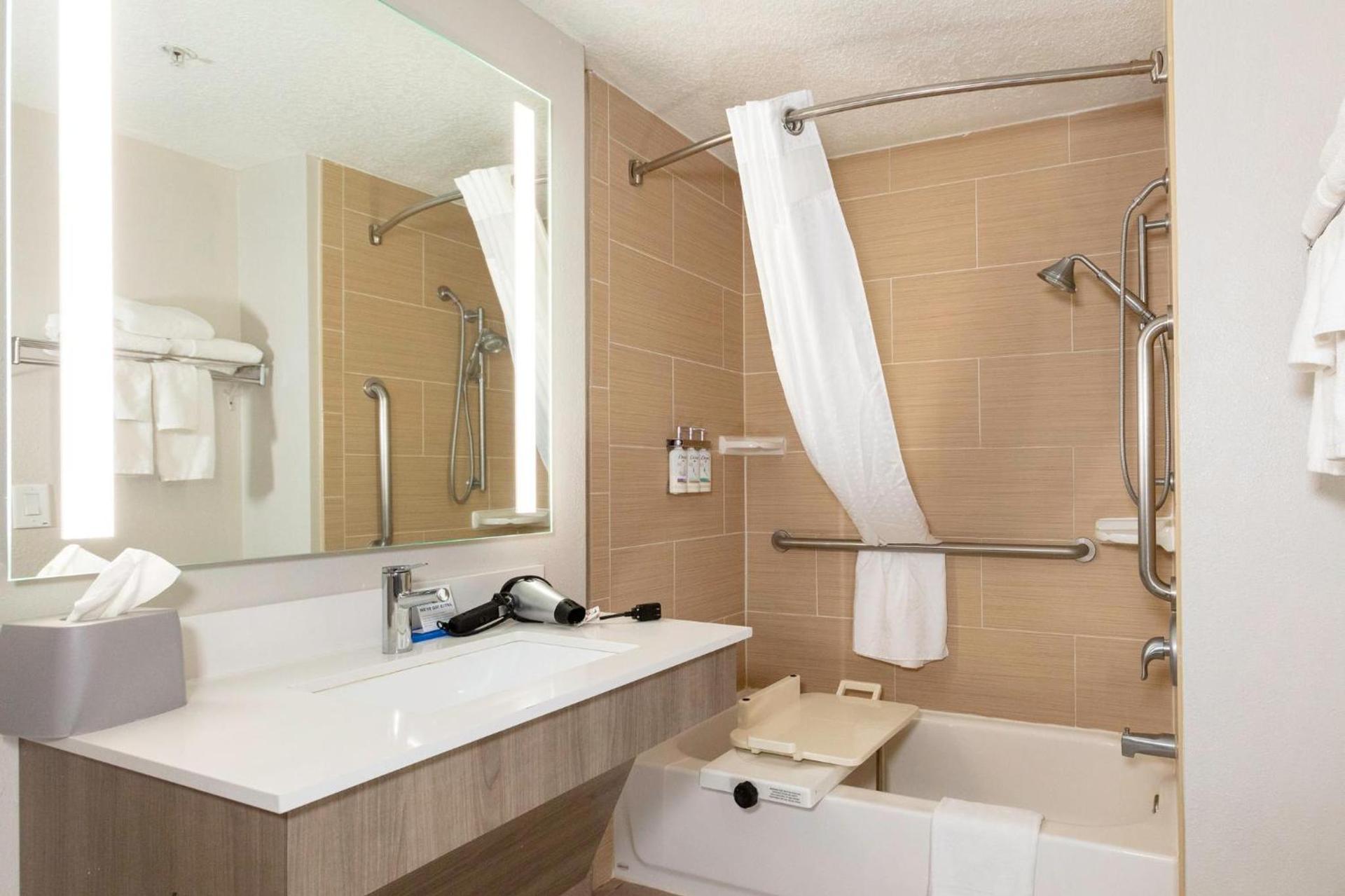 Holiday Inn Express Hotel & Suites Jacksonville Airport by IHG photo 41