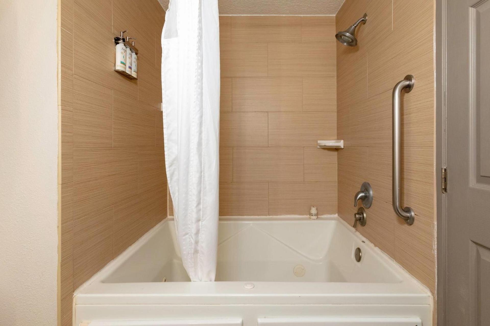 Holiday Inn Express Hotel & Suites Jacksonville Airport by IHG photo 42