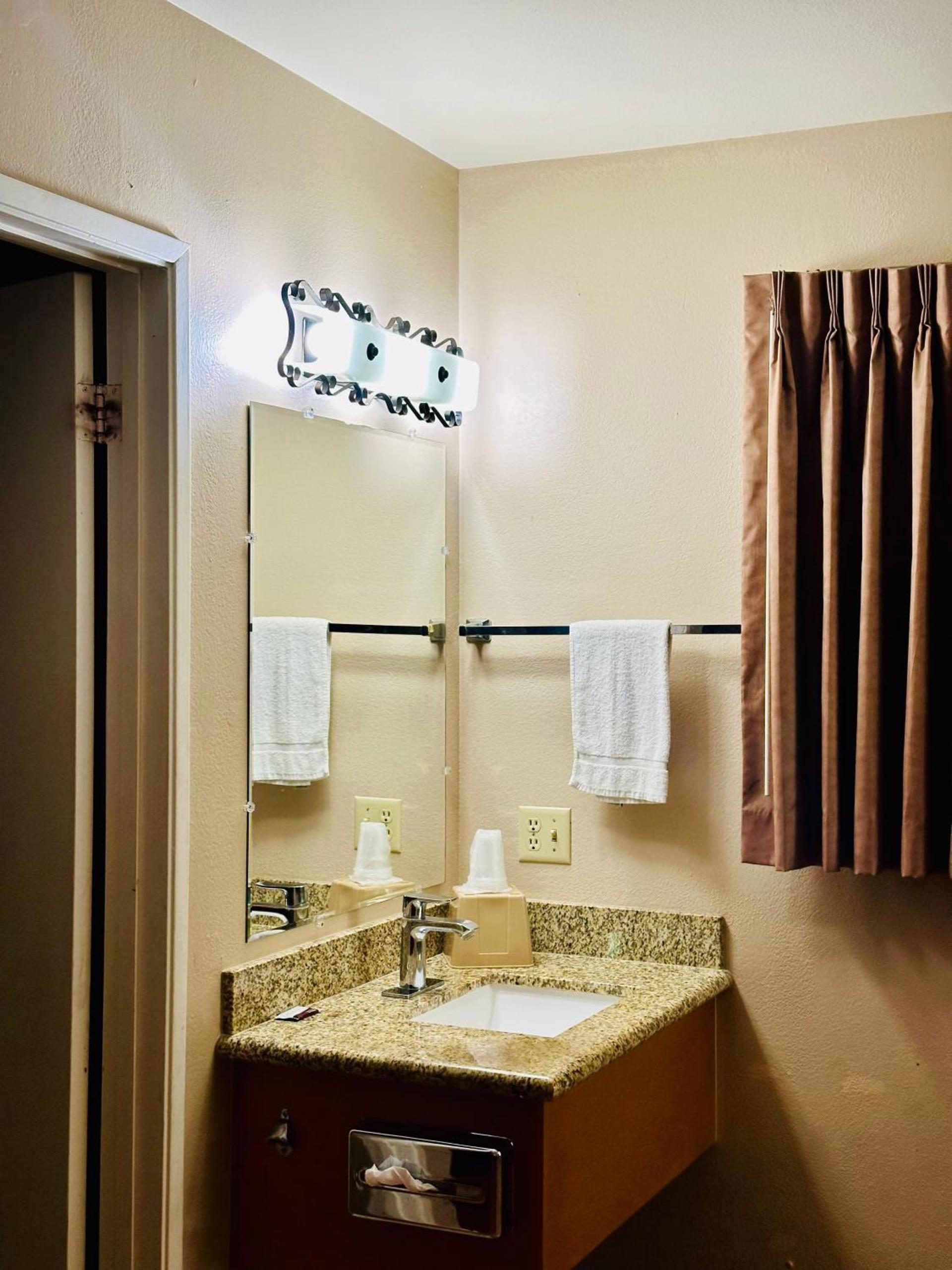 Franciscan Inn Motel photo 14