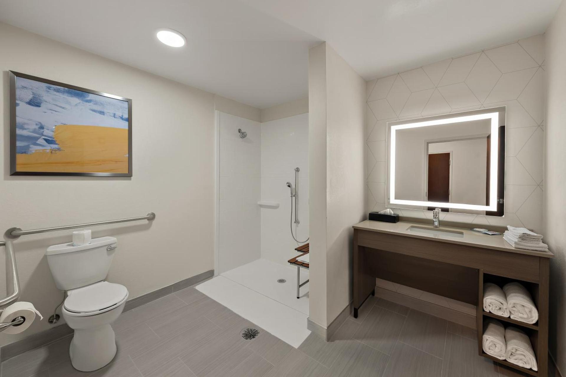 Comfort Suites Columbus East Broad photo 49