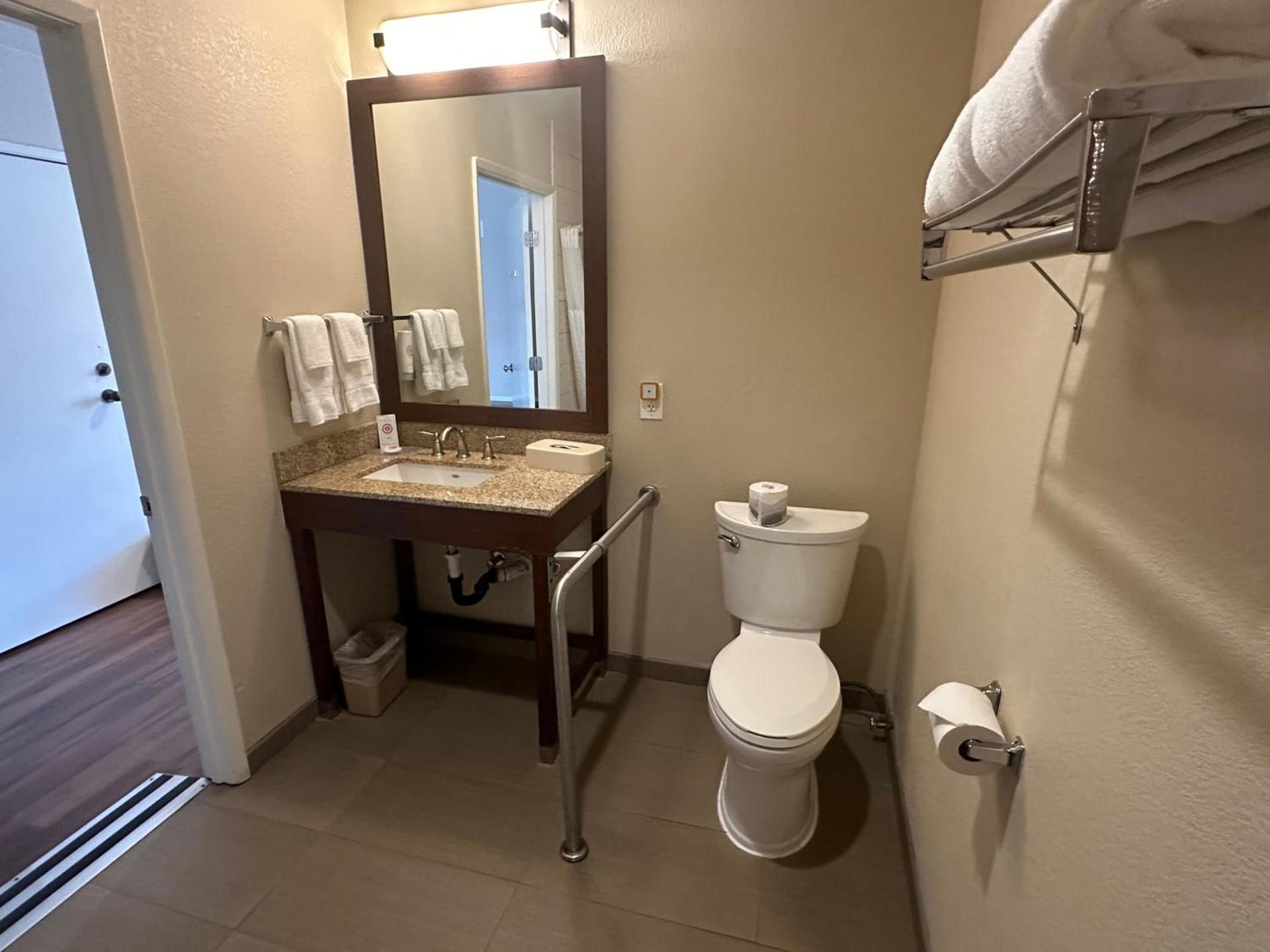 Comfort Inn Bishop photo 43