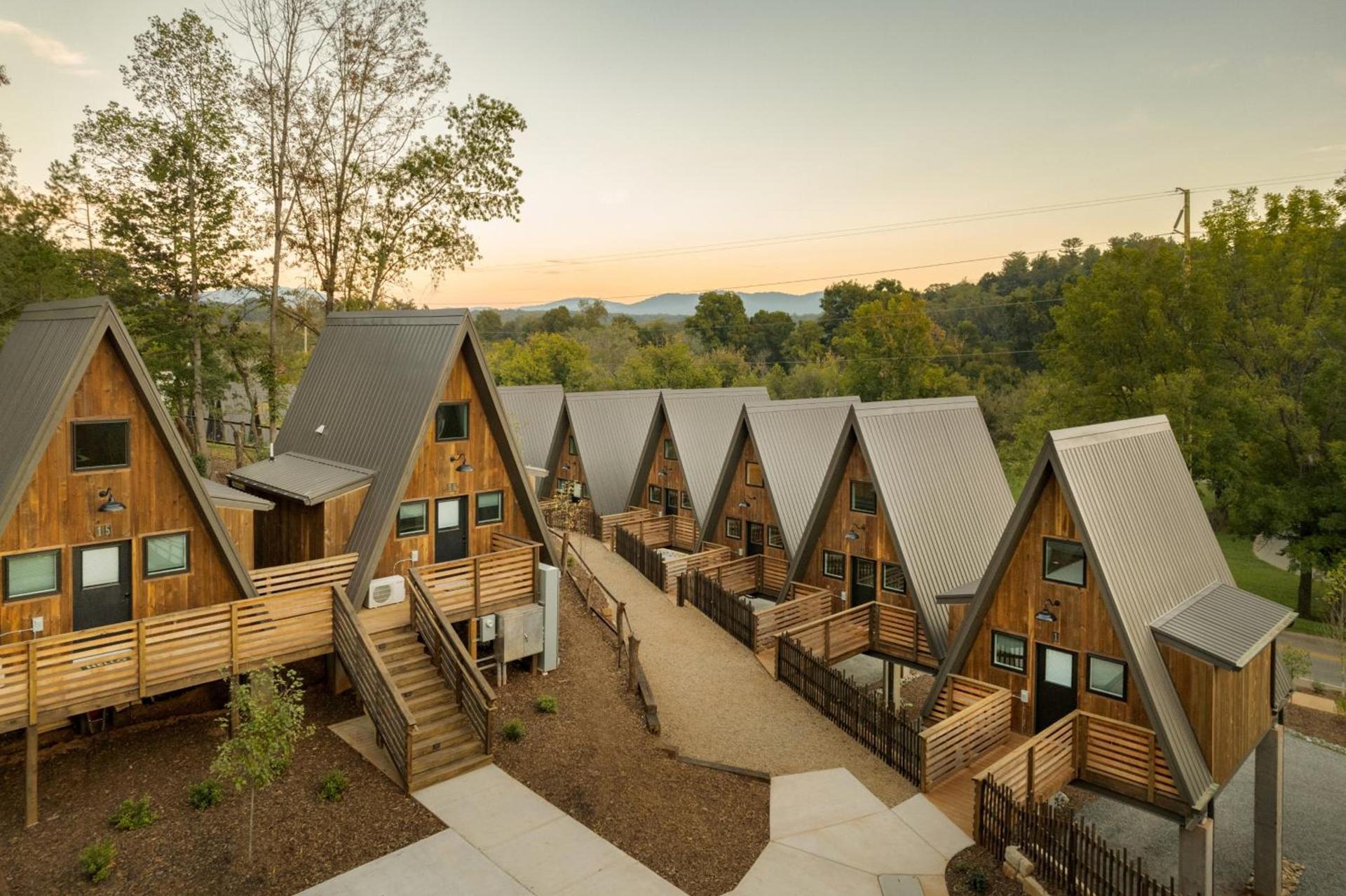 Wrong Way River Lodge & Cabins photo 1