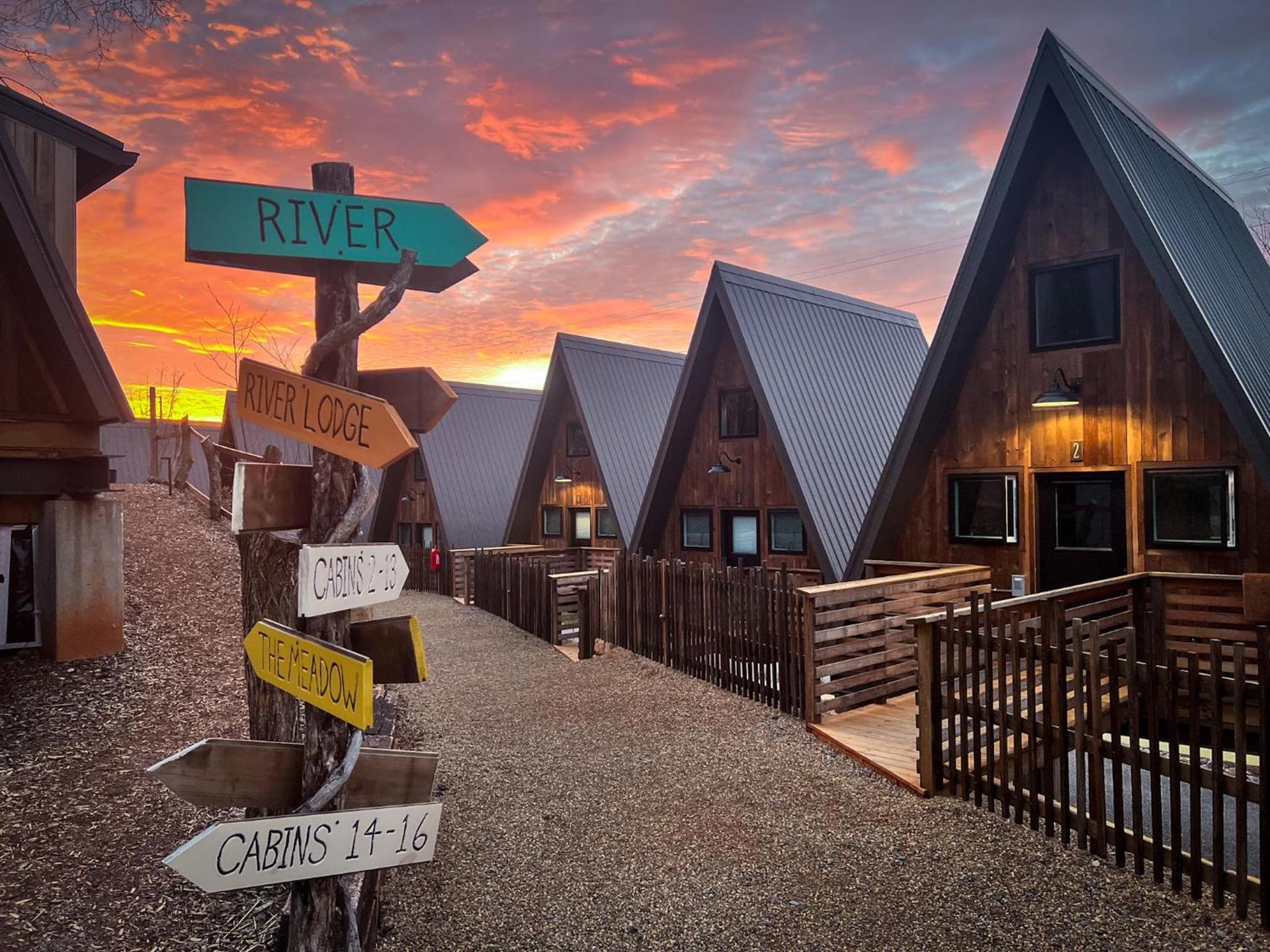 Wrong Way River Lodge & Cabins photo 13