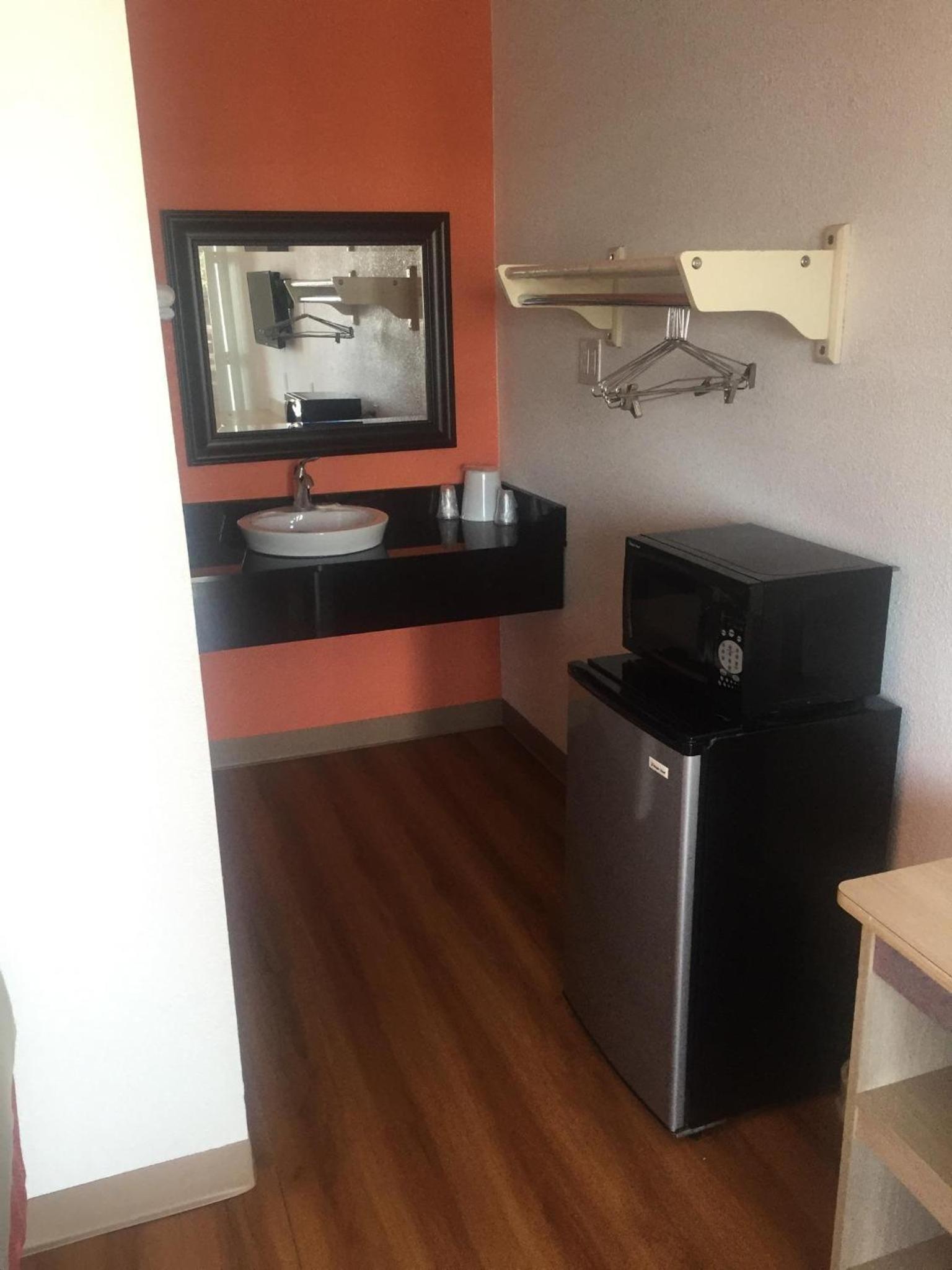 Motel 6 Lost Hills CA photo 32
