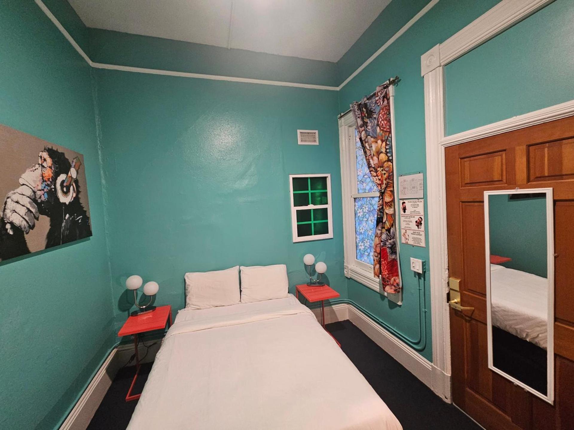 Gaslamp Hostel photo 26