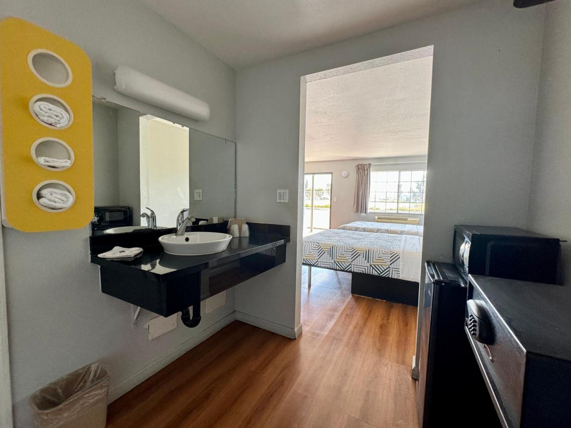Motel 6-Delano, CA photo 32