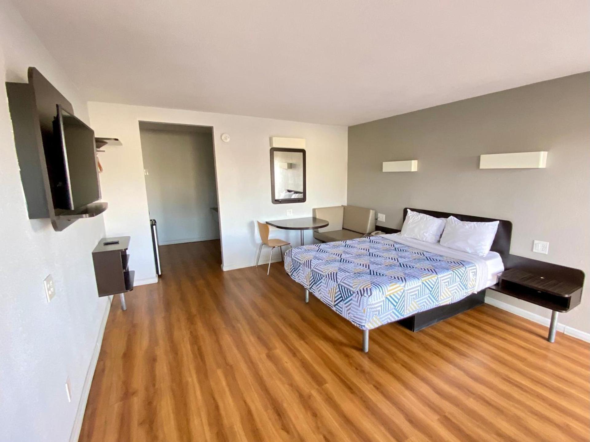 Motel 6-Delano, CA photo 31