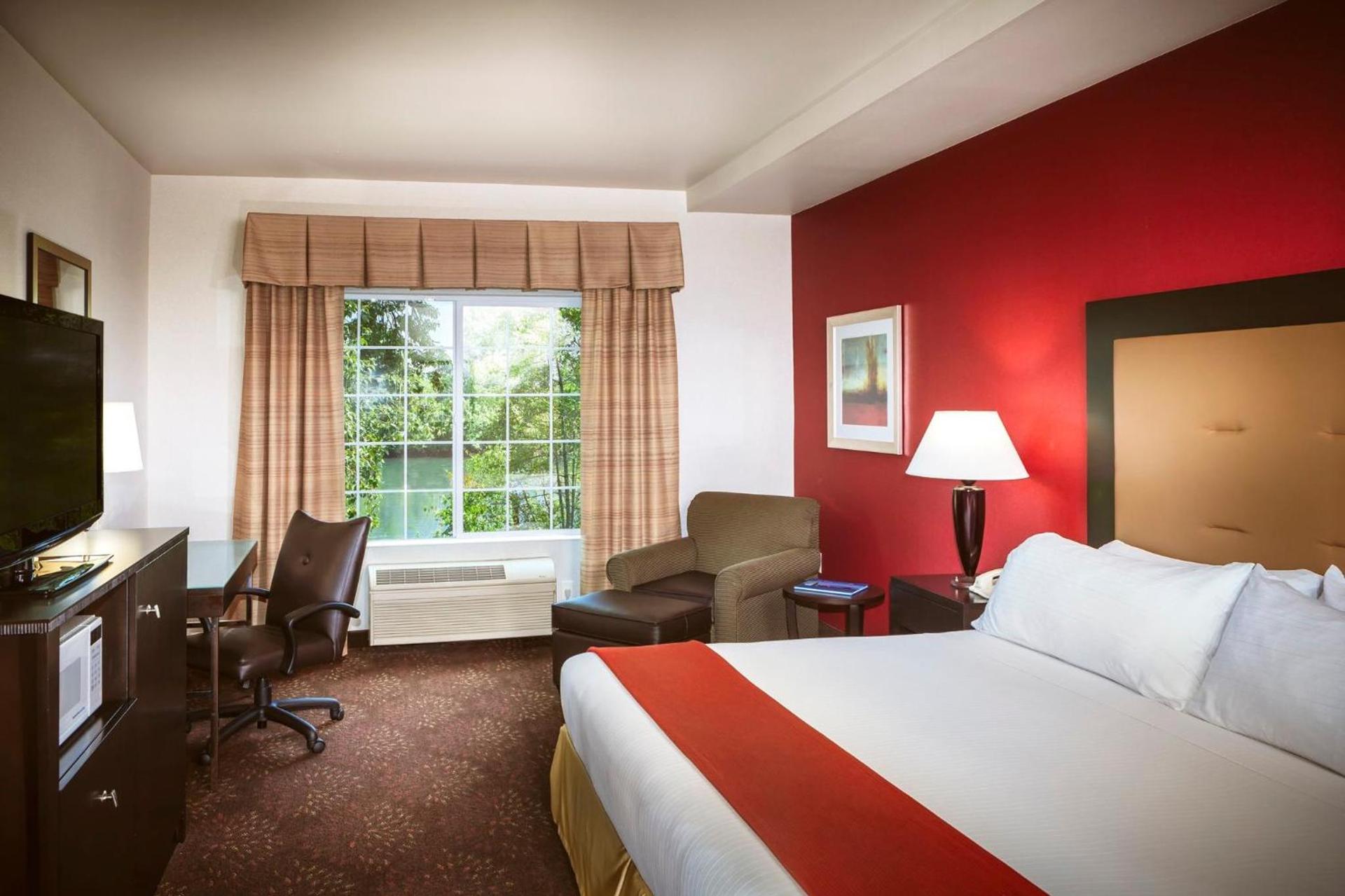 Holiday Inn Express Corvallis-On the River by IHG photo 49
