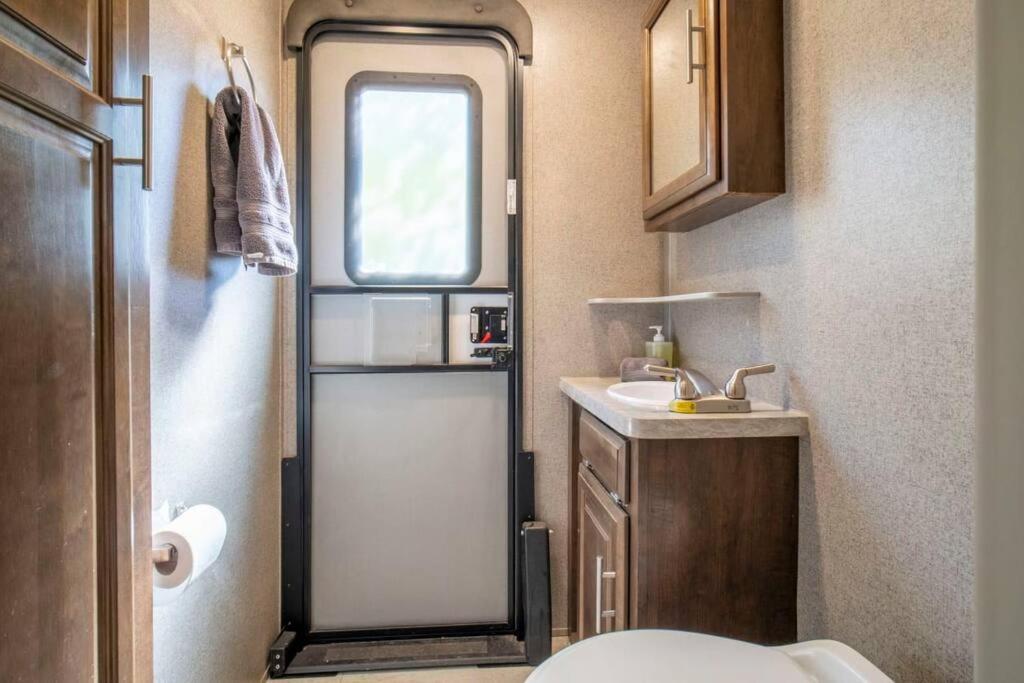 Moab RV Resort Fully Setup RV for Glamping OK64 photo 4