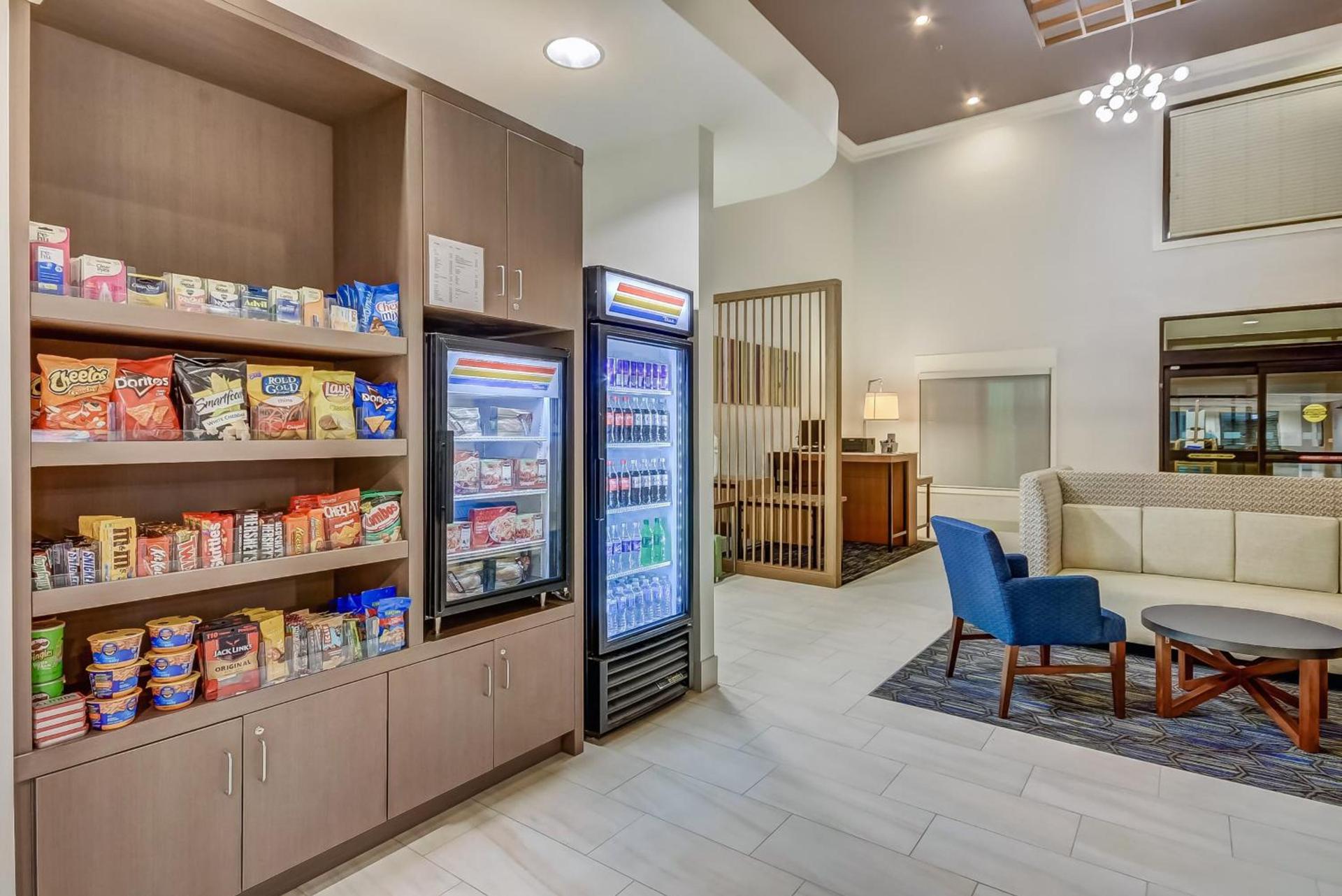 Holiday Inn Express & Suites Greenville Airport i85 by IHG photo 64