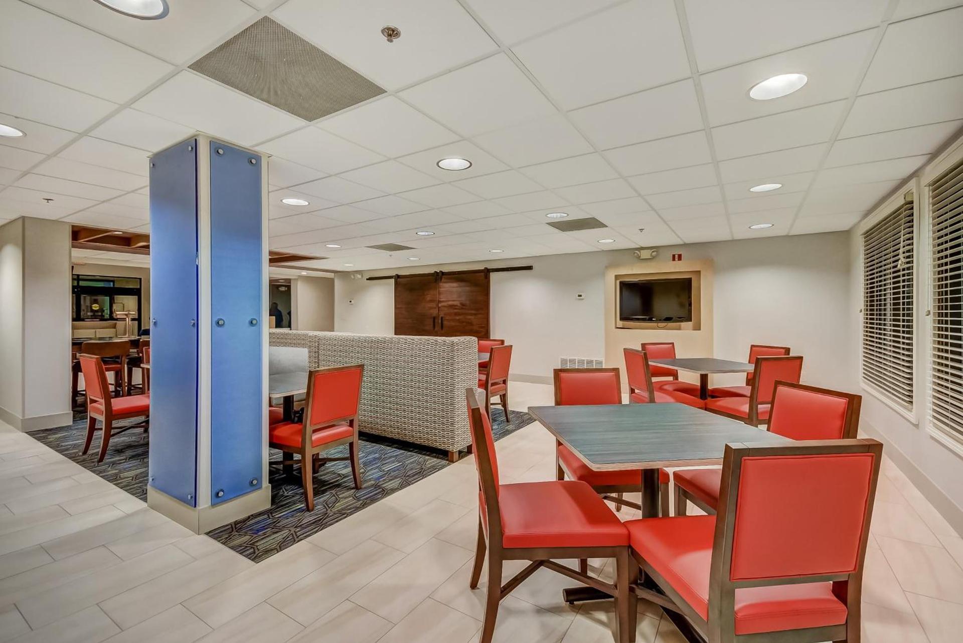 Holiday Inn Express & Suites Greenville Airport i85 by IHG photo 72